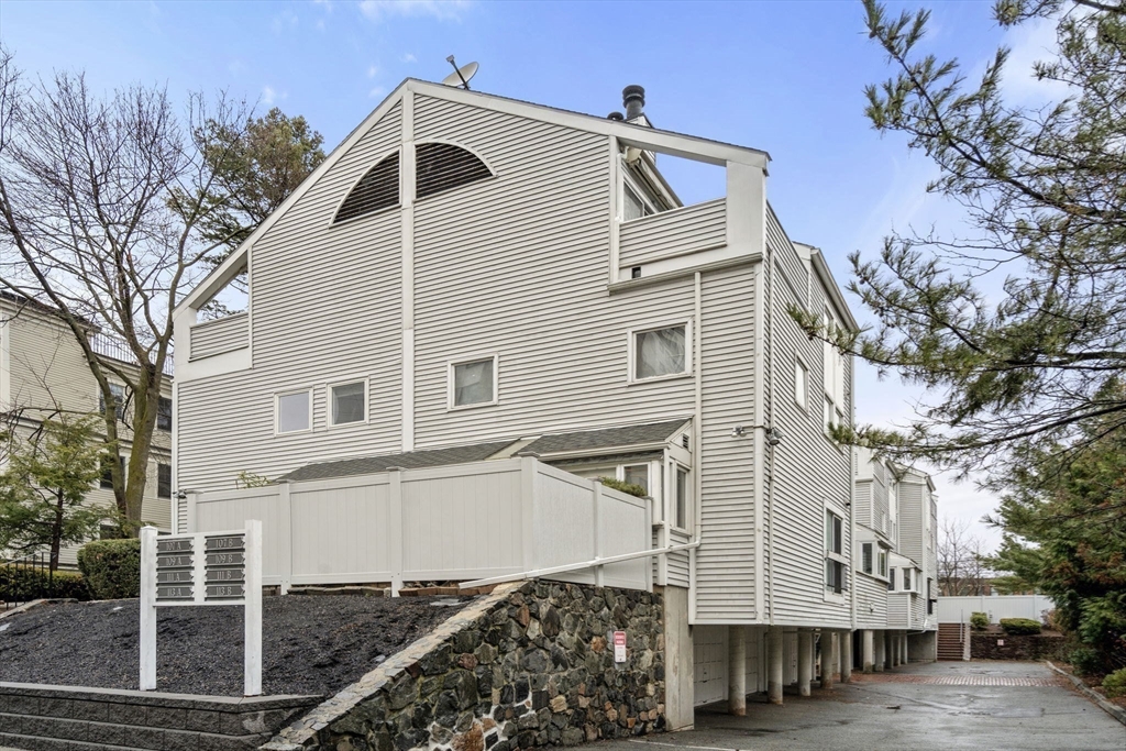 Brookline, Massachusetts, 02446, United States, 3 Bedrooms Bedrooms, ,2 BathroomsBathrooms,Residential,For Sale,1891441