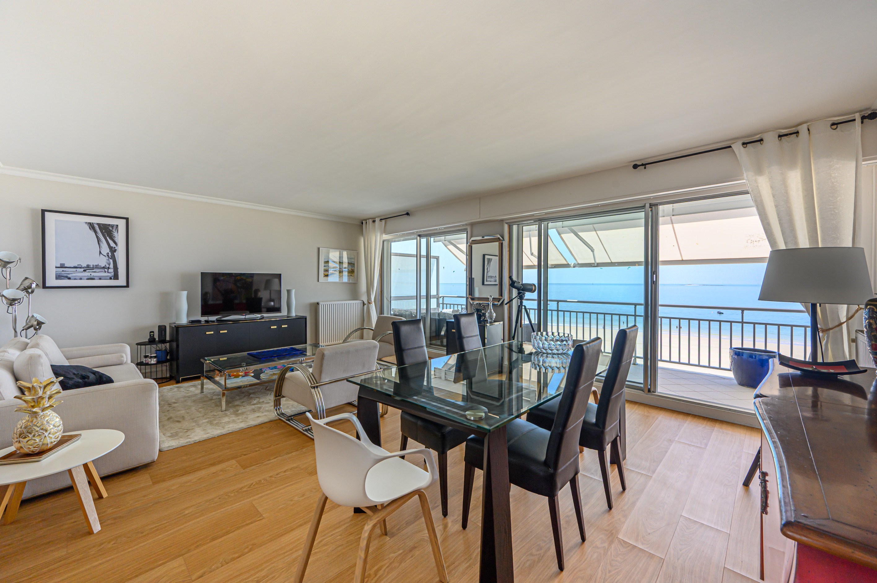  Exceptional Ocean-Facing Flat with Panoramic Terrace, Close to the Beaches and … - 物件實景