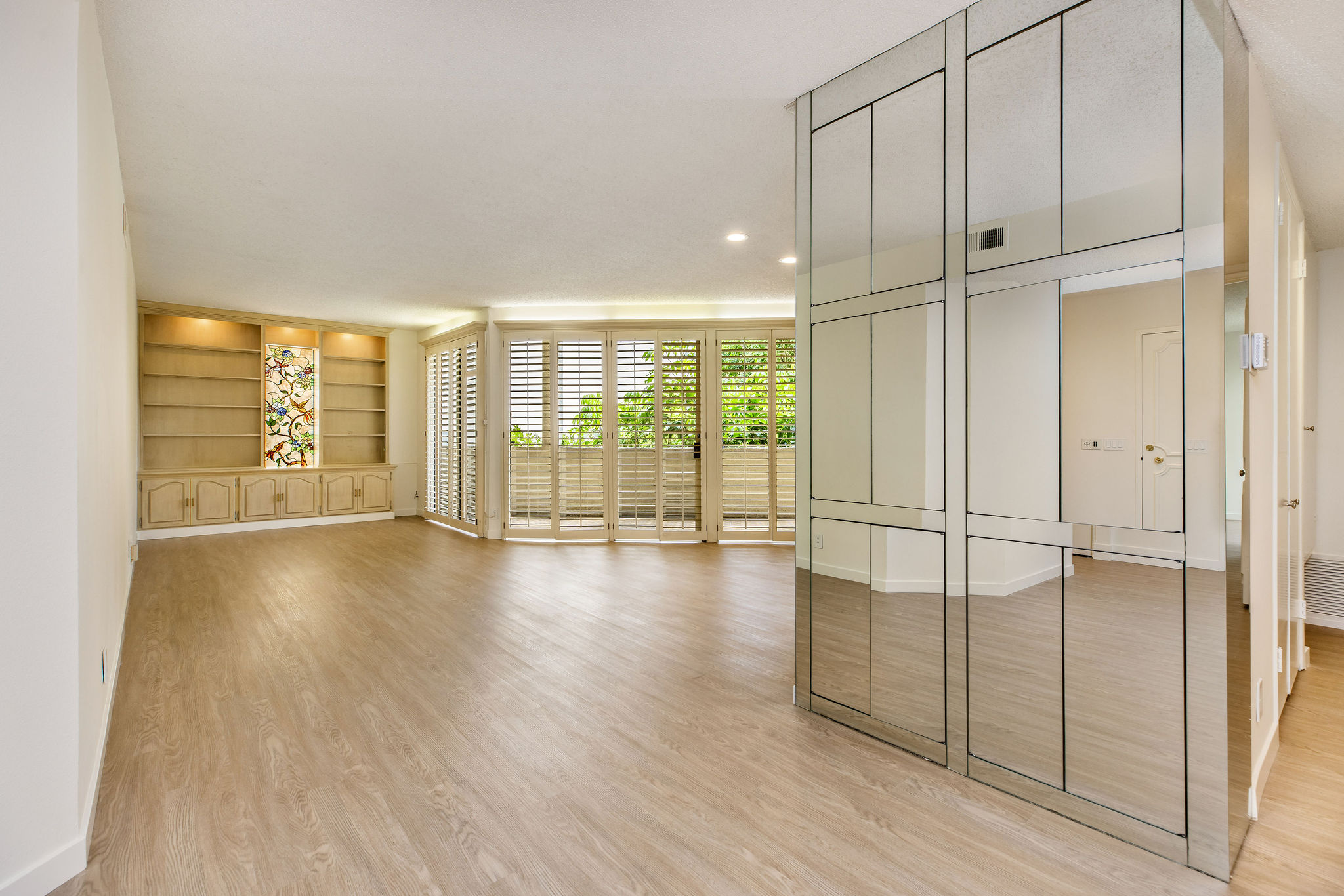  5216 Yarmouth #105 - 物件實景