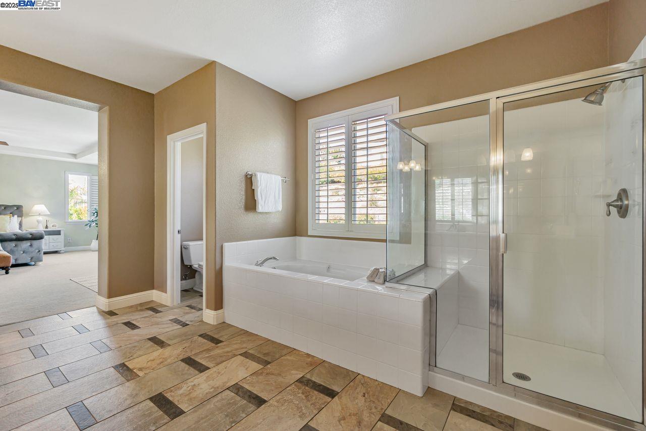 Concord, California, 94521, United States, 5 Bedrooms Bedrooms, ,3 BathroomsBathrooms,Residential,For Sale,1989306