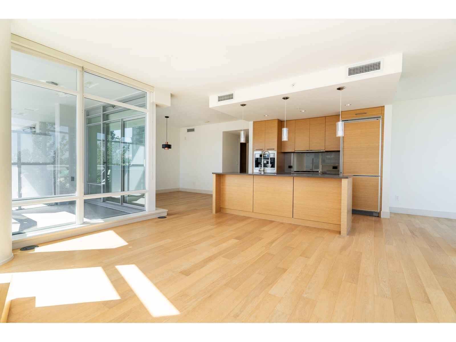WHITE ROCK, British Columbia, V4B 0A2, CA, 2 Bedrooms Bedrooms, ,2 BathroomsBathrooms,Residential,For Sale,1947534
