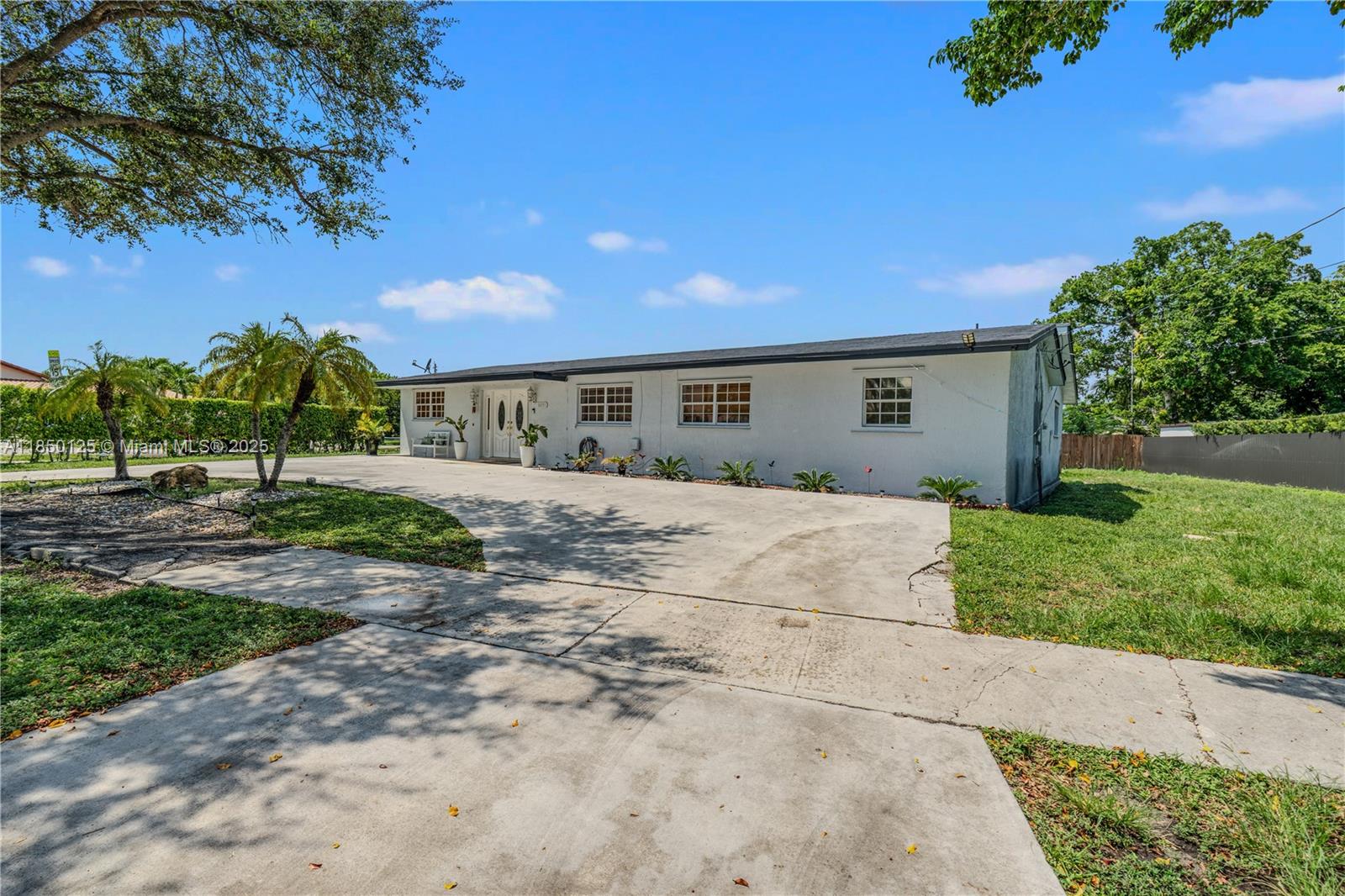 Miami, Florida, 33165, United States, 3 Bedrooms Bedrooms, ,2 BathroomsBathrooms,Residential,For Sale,1906706