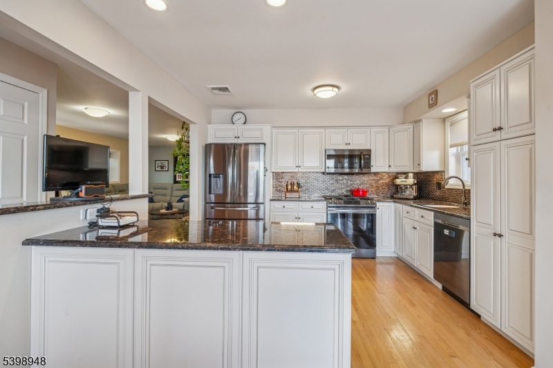 Roxbury Twp., New Jersey, 07850, United States, 4 Bedrooms Bedrooms, ,3 BathroomsBathrooms,Residential,For Sale,2003498