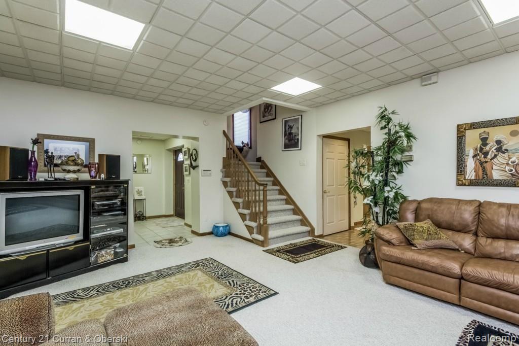 Farmington Hills, Michigan, 48331, United States, 6 Bedrooms Bedrooms, ,7 BathroomsBathrooms,Residential,For Sale,1914340