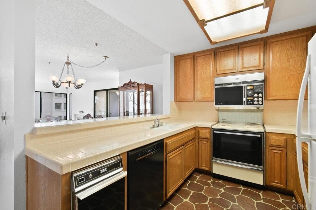 San Diego, California, 92110, United States, 2 Bedrooms Bedrooms, ,2 BathroomsBathrooms,Residential,For Sale,1804693