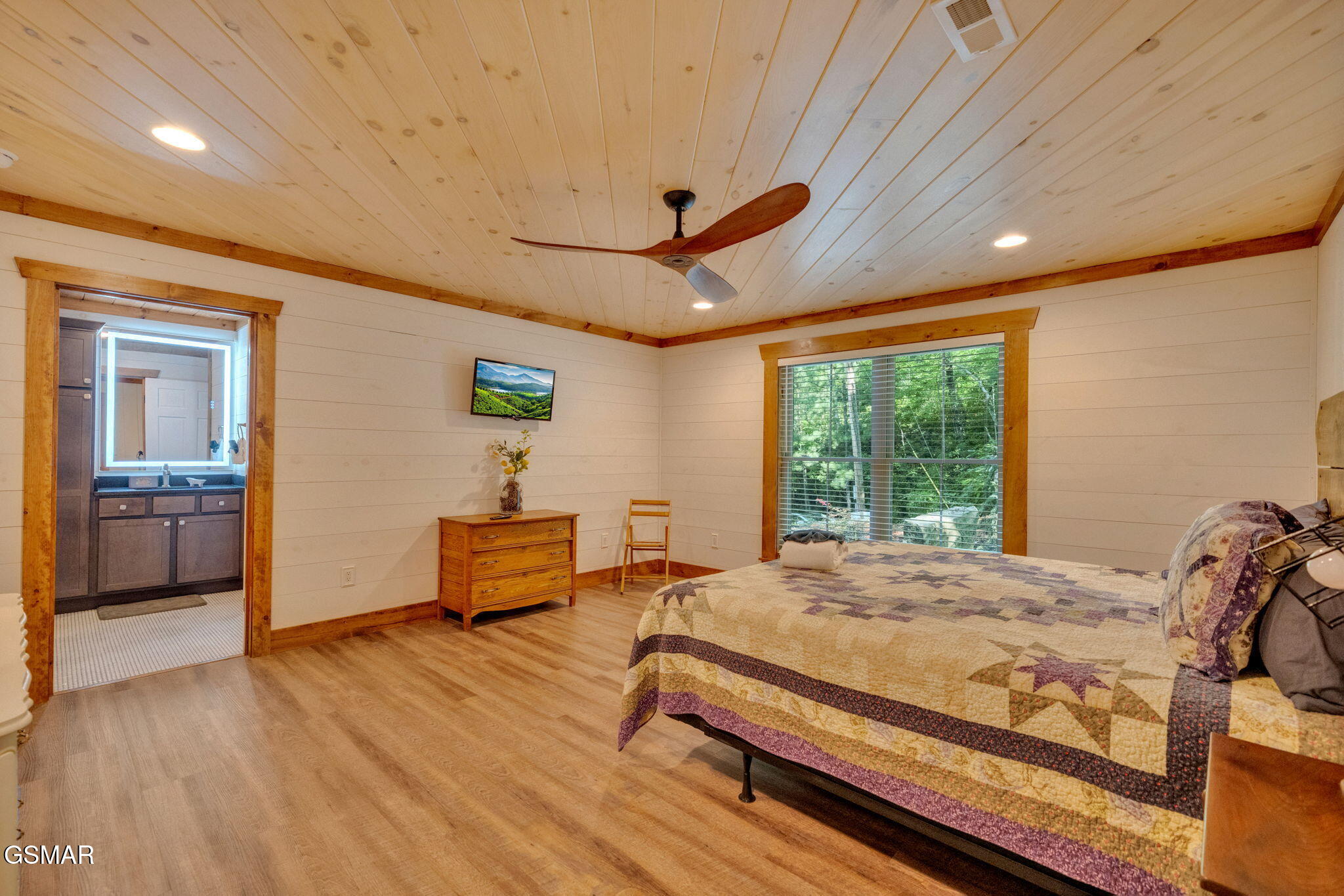 Gatlinburg, Tennessee, 37738, United States, 4 Bedrooms Bedrooms, ,5 BathroomsBathrooms,Residential,For Sale,1921348