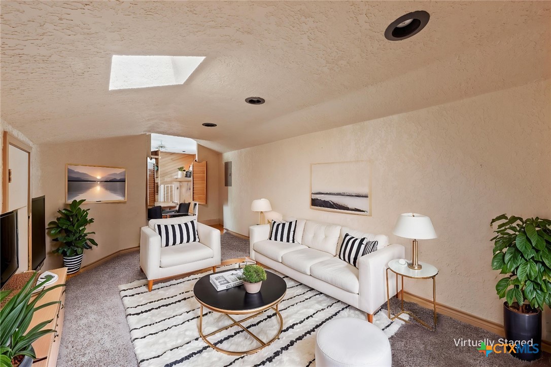 Belton, Texas, 76513, United States, 4 Bedrooms Bedrooms, ,4 BathroomsBathrooms,Residential,For Sale,1989055