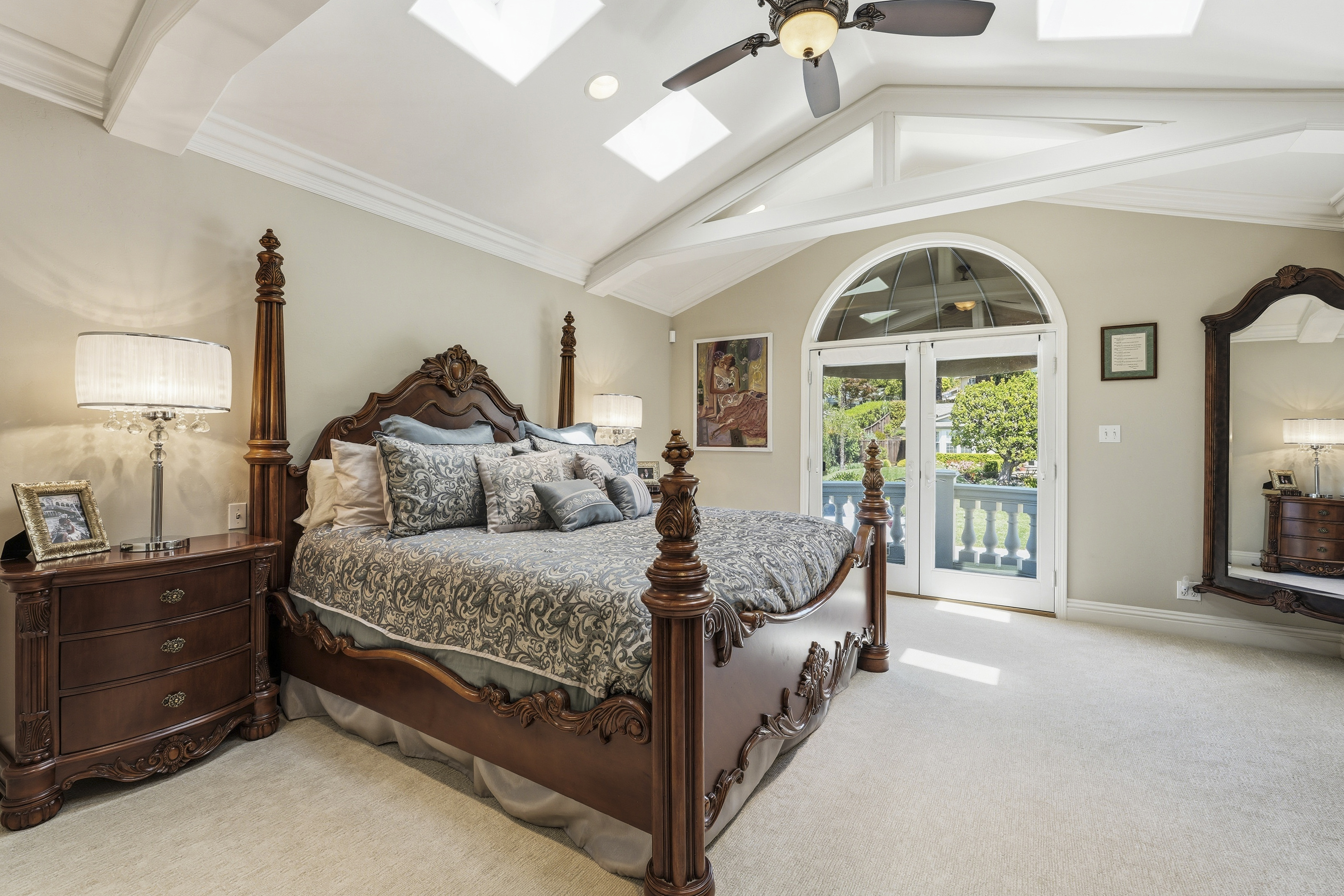  Million Dollar Views and Timeless Elegance in This Exceptional Residence - 物件實景