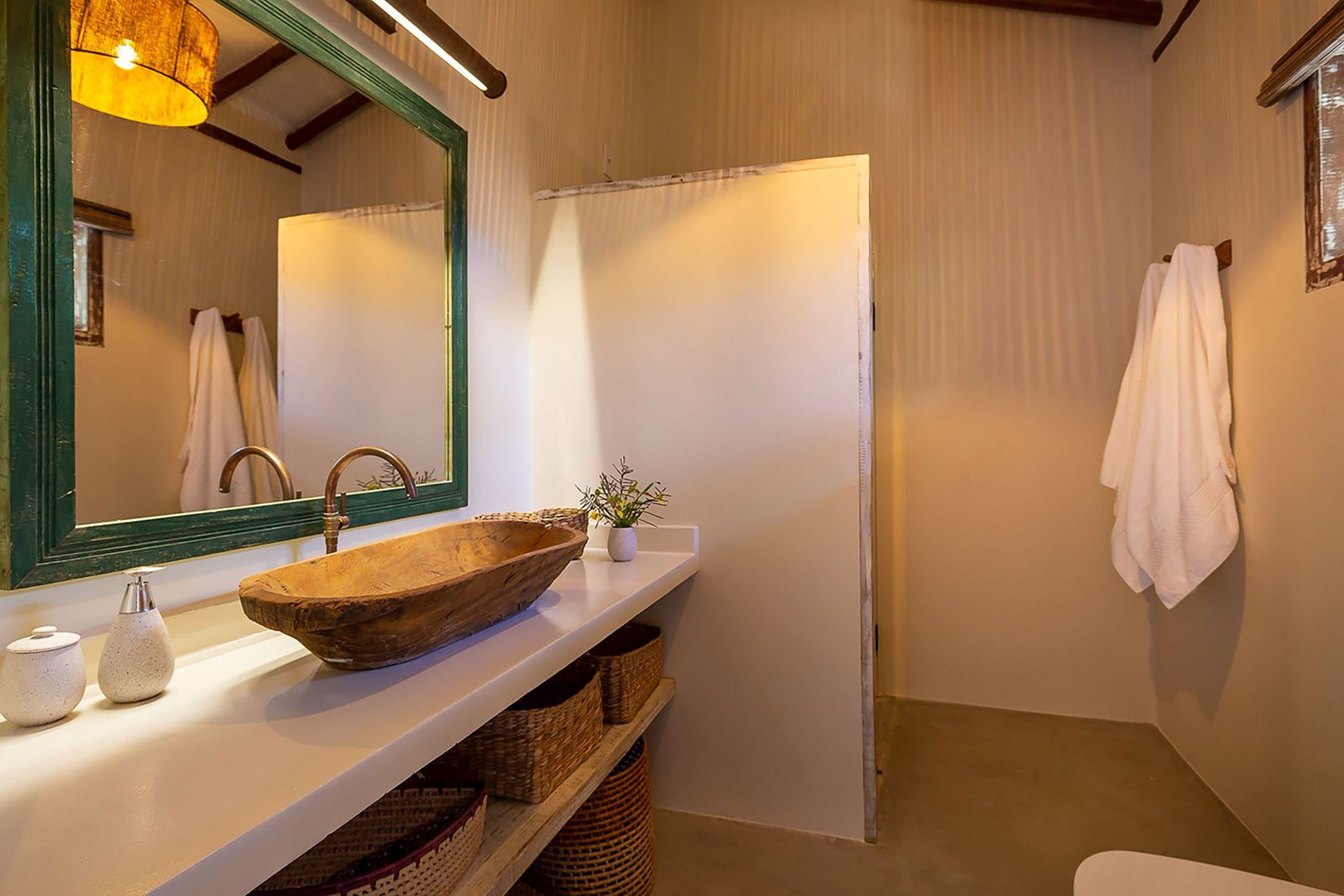  Refined residence with sophisticated interiors and native forest views - 物件實景