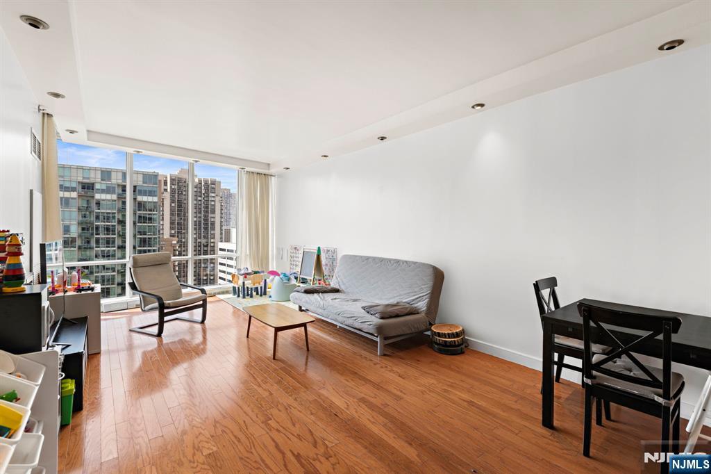 Jersey City, New Jersey, 07310, United States, 2 Bedrooms Bedrooms, ,2 BathroomsBathrooms,Residential,For Sale,1940399