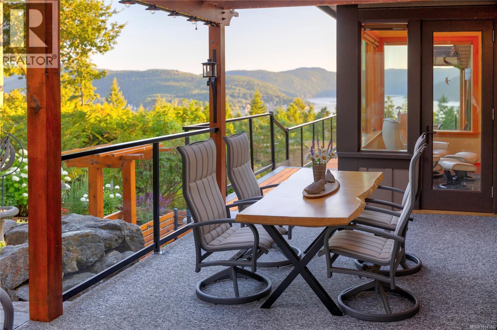 CENTRAL SAANICH, British Columbia, V8M 1S2, CA, 3 Bedrooms Bedrooms, ,4 BathroomsBathrooms,Residential,For Sale,1947352