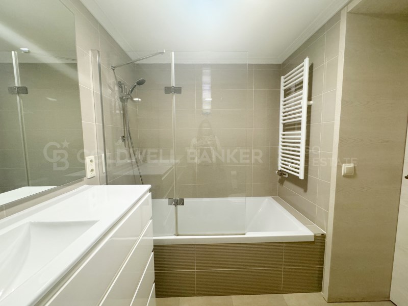 Pontevedra, Vigo, Castrelos - S?rdoma, S?rdoma Pon, Vigo, Galicia, ES, 4 Bedrooms Bedrooms, ,4 BathroomsBathrooms,Residential,For Sale,Pontevedra, Vigo, Castrelos - S?rdoma, S?rdoma Pon,1479301