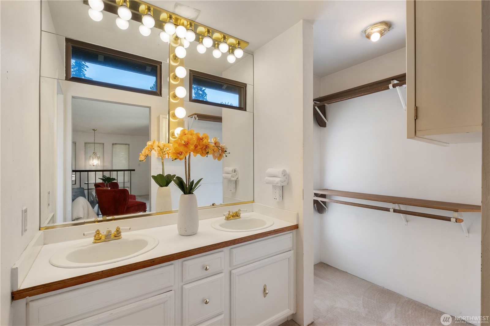 Kirkland, Washington, 98033, United States, 3 Bedrooms Bedrooms, ,2 BathroomsBathrooms,Residential,For Sale,1904417