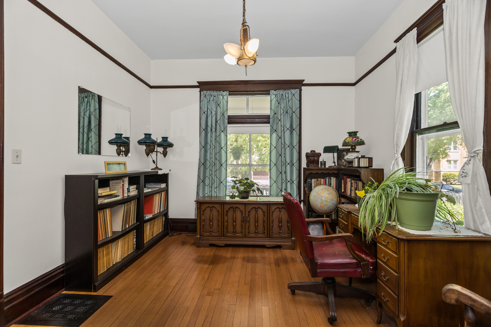 Evanston, Illinois, 60202, United States, 4 Bedrooms Bedrooms, ,1 BathroomBathrooms,Residential,For Sale,1903788