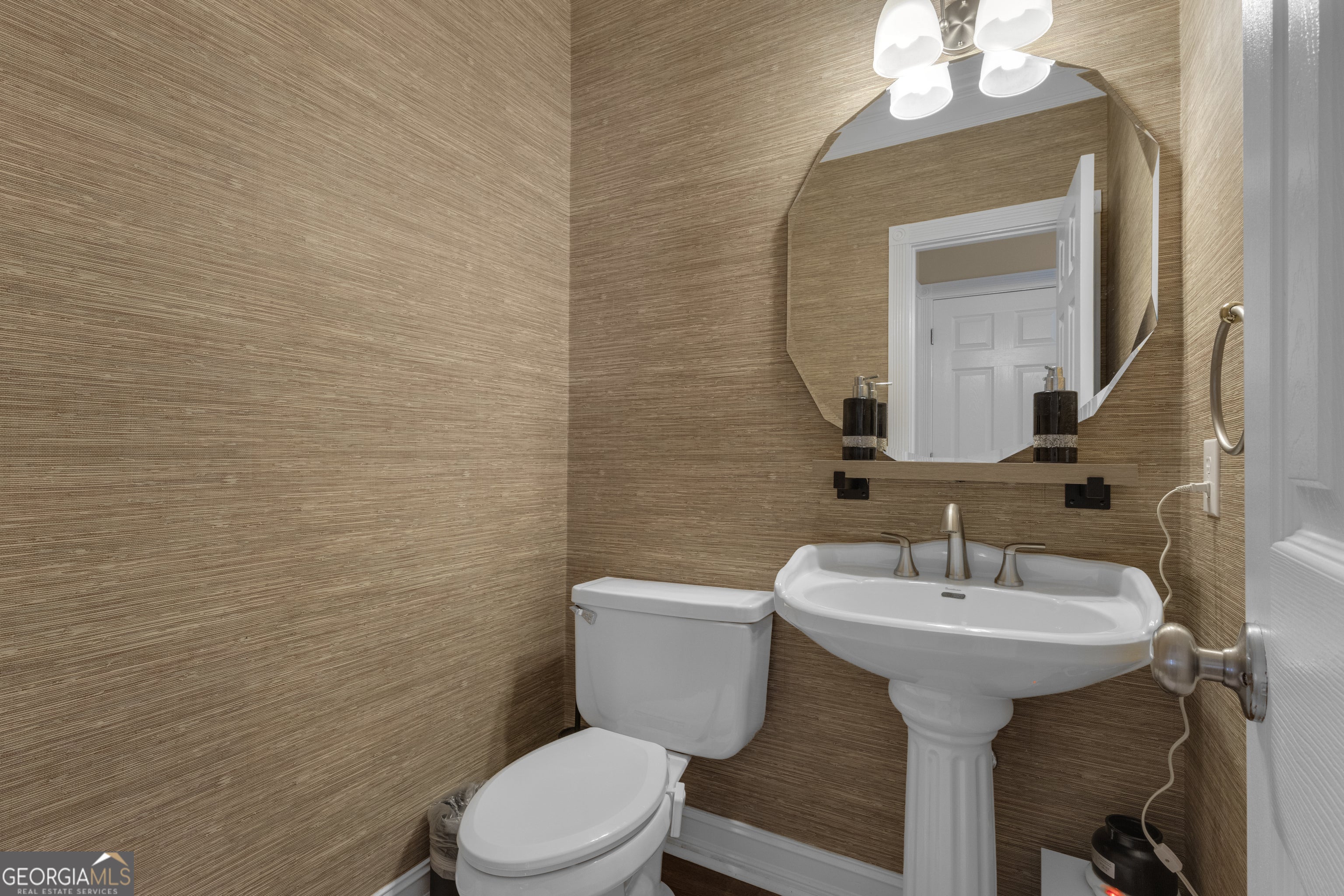 Newnan, Georgia, 30265, United States, 4 Bedrooms Bedrooms, ,4 BathroomsBathrooms,Residential,For Sale,1993914