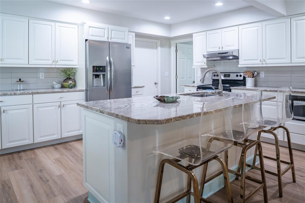 Sarasota, Florida, 34243, United States, 3 Bedrooms Bedrooms, ,4 BathroomsBathrooms,Residential,For Sale,1941793