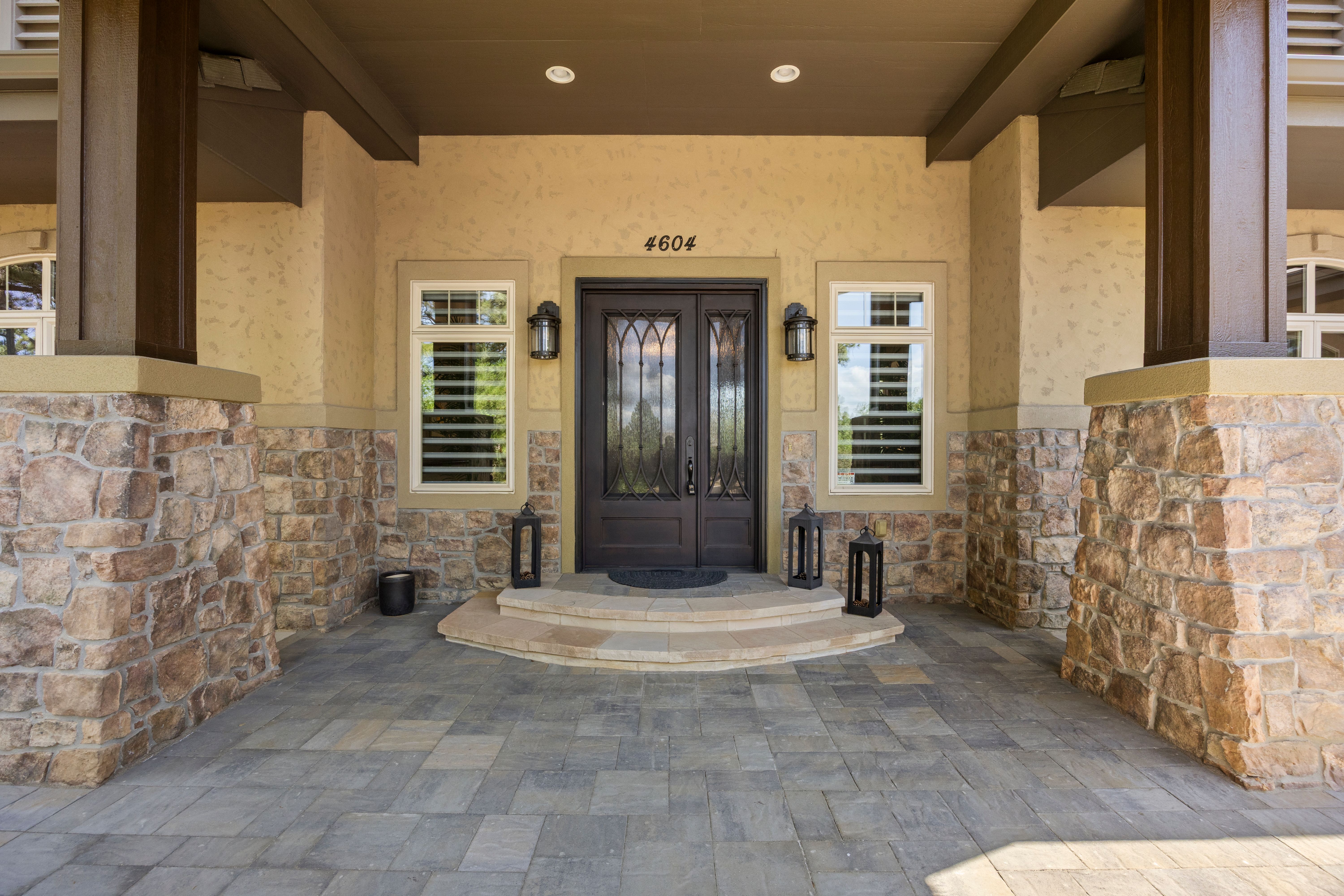 Spectacular custom ranch with a walk-out finished basement - 物件實景