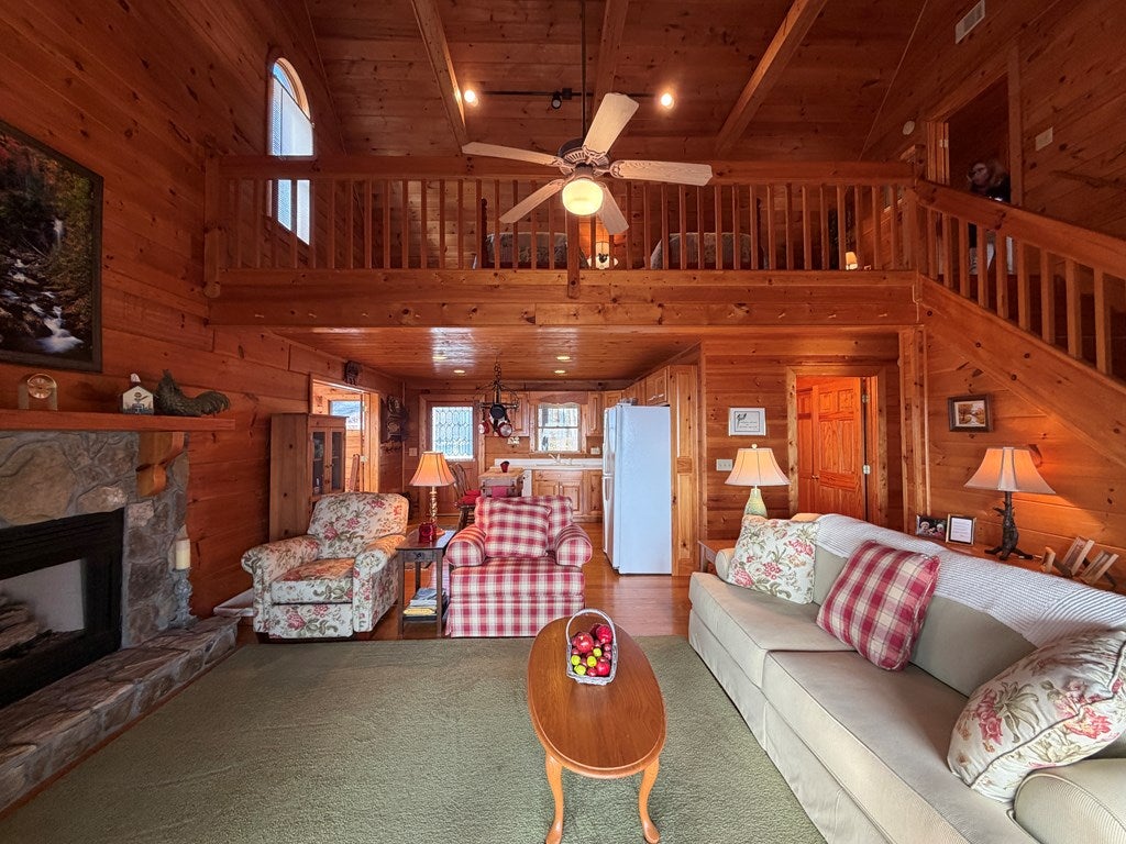 Ellijay, Georgia, 30536, United States, 3 Bedrooms Bedrooms, ,3 BathroomsBathrooms,Residential,For Sale,2009787