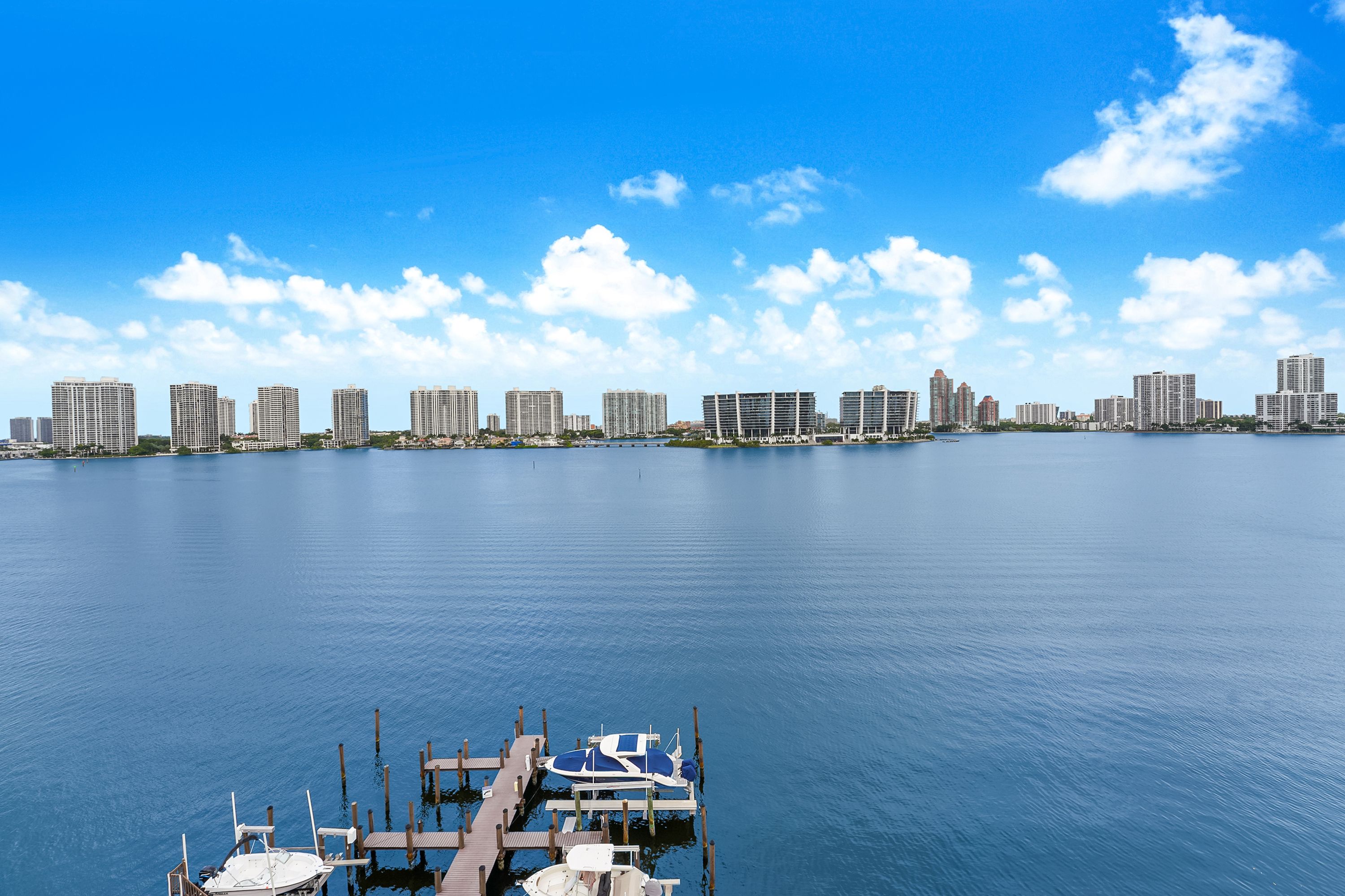  18000 N Bay Rd, Sunny Isles Beach, FL, 33160 - 物件實景