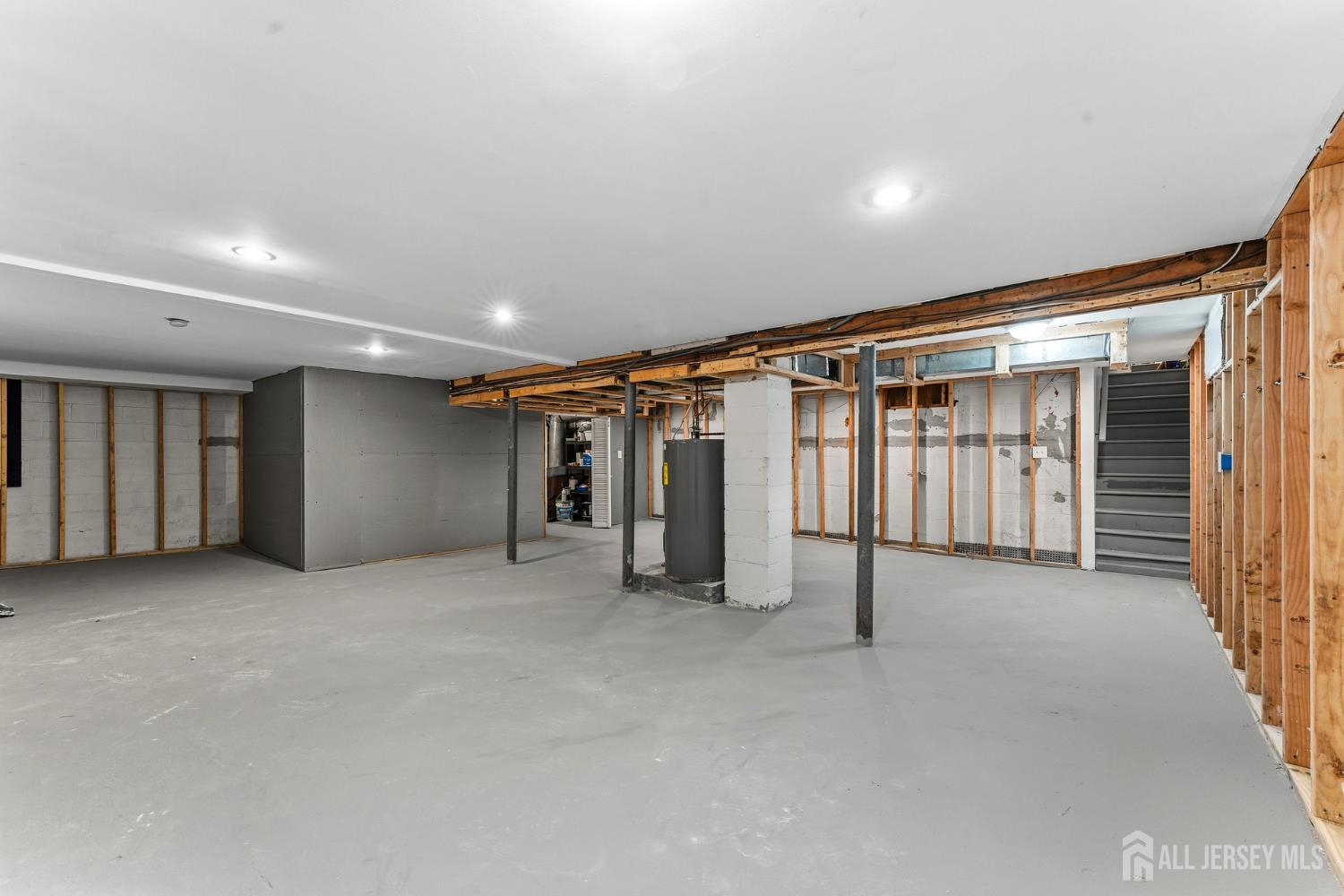 Dunellen, New Jersey, 08812, United States, 3 Bedrooms Bedrooms, ,2 BathroomsBathrooms,Residential,For Sale,1991582