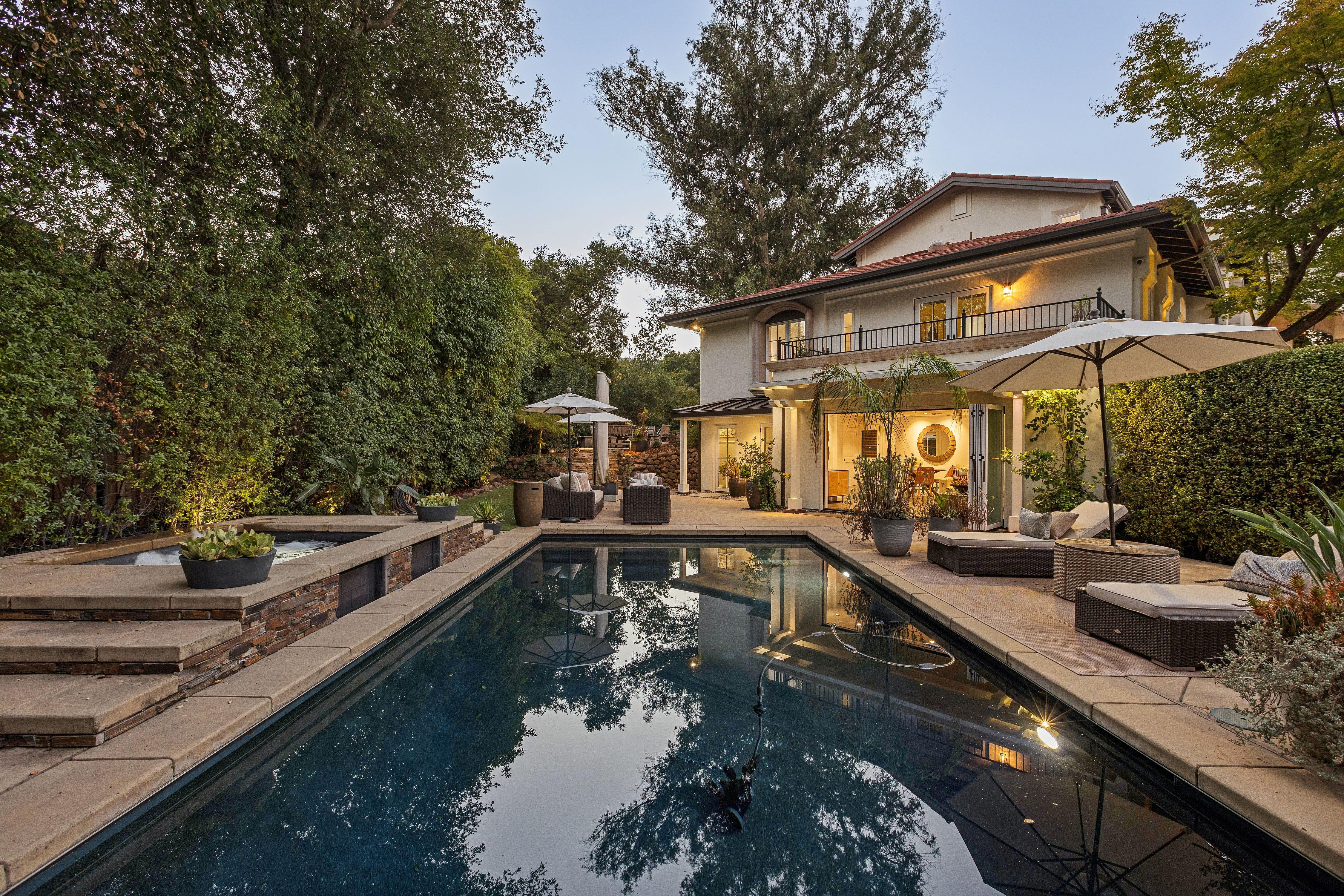  Expansive Mediterranean-Style Villa - 物件實景