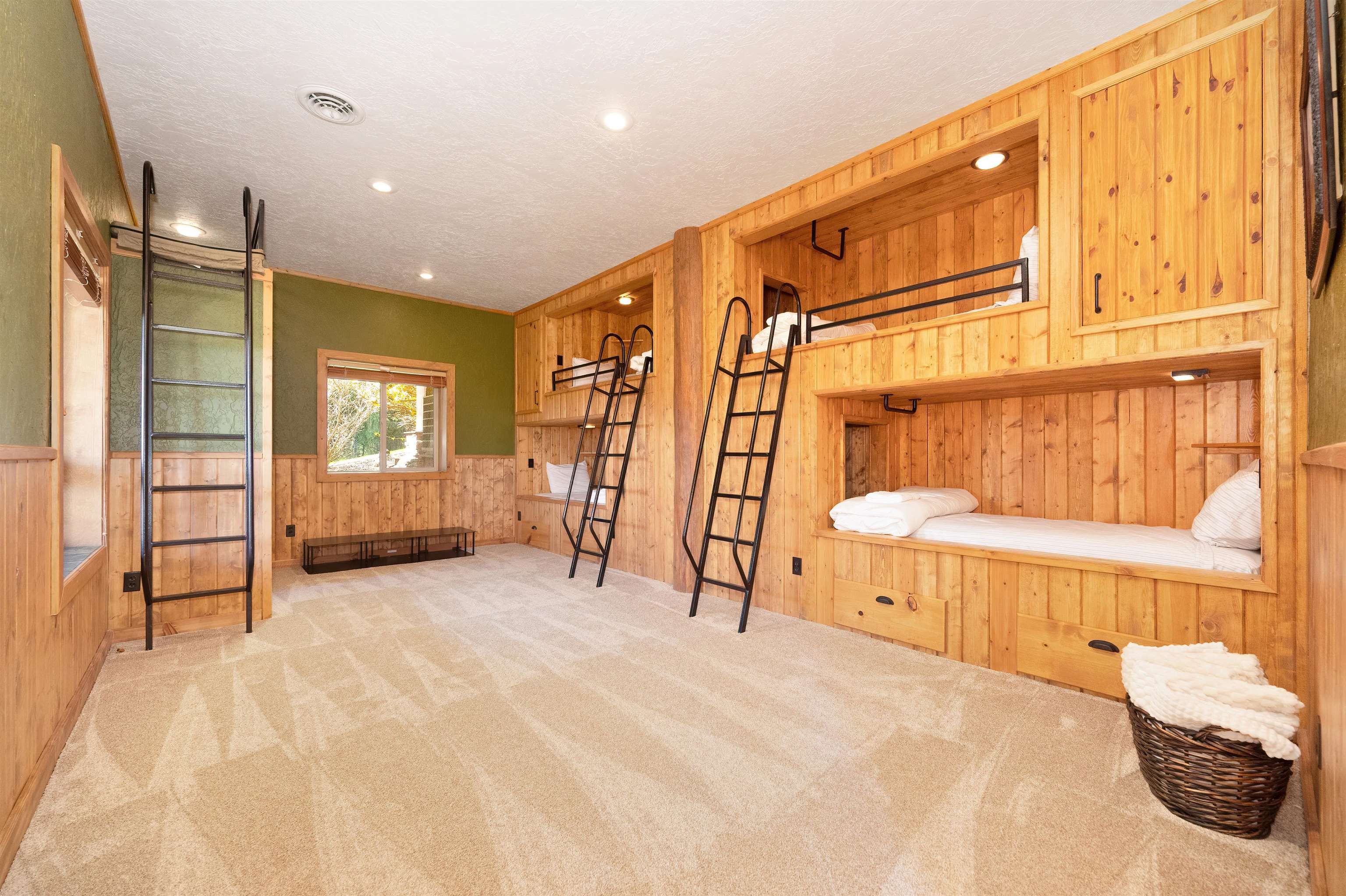 Kingston, Idaho, 83839, United States, 5 Bedrooms Bedrooms, ,4 BathroomsBathrooms,Residential,For Sale,1793473