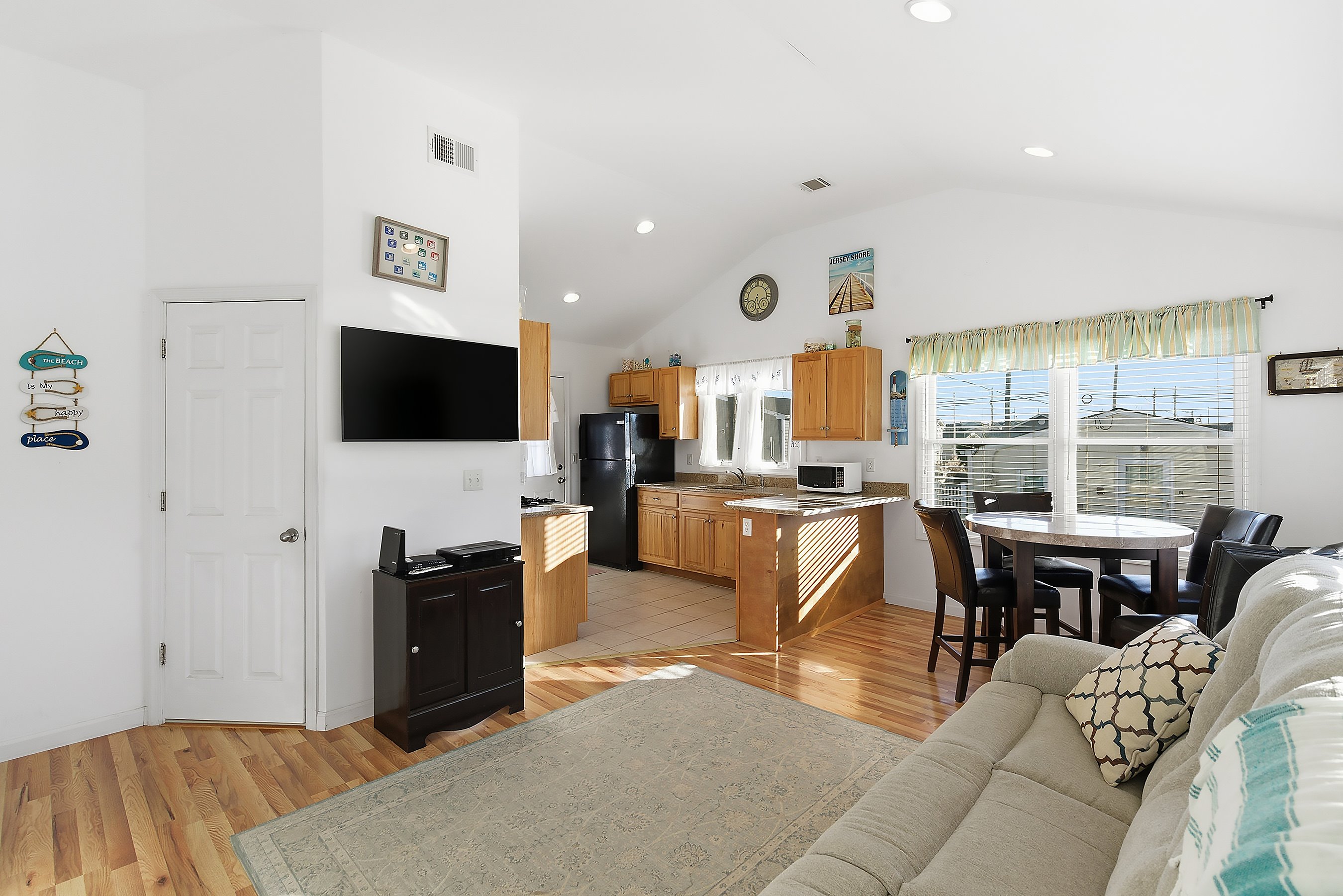 Lavallette, New Jersey, 08735, United States, 2 Bedrooms Bedrooms, ,2 BathroomsBathrooms,Residential,For Sale,2001933