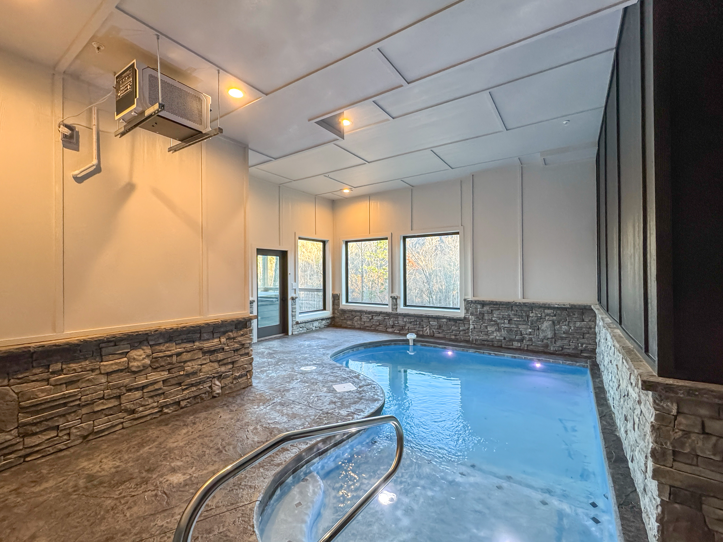 Sevierville, Tennessee, 37862, United States, 5 Bedrooms Bedrooms, ,7 BathroomsBathrooms,Residential,For Sale,2000383