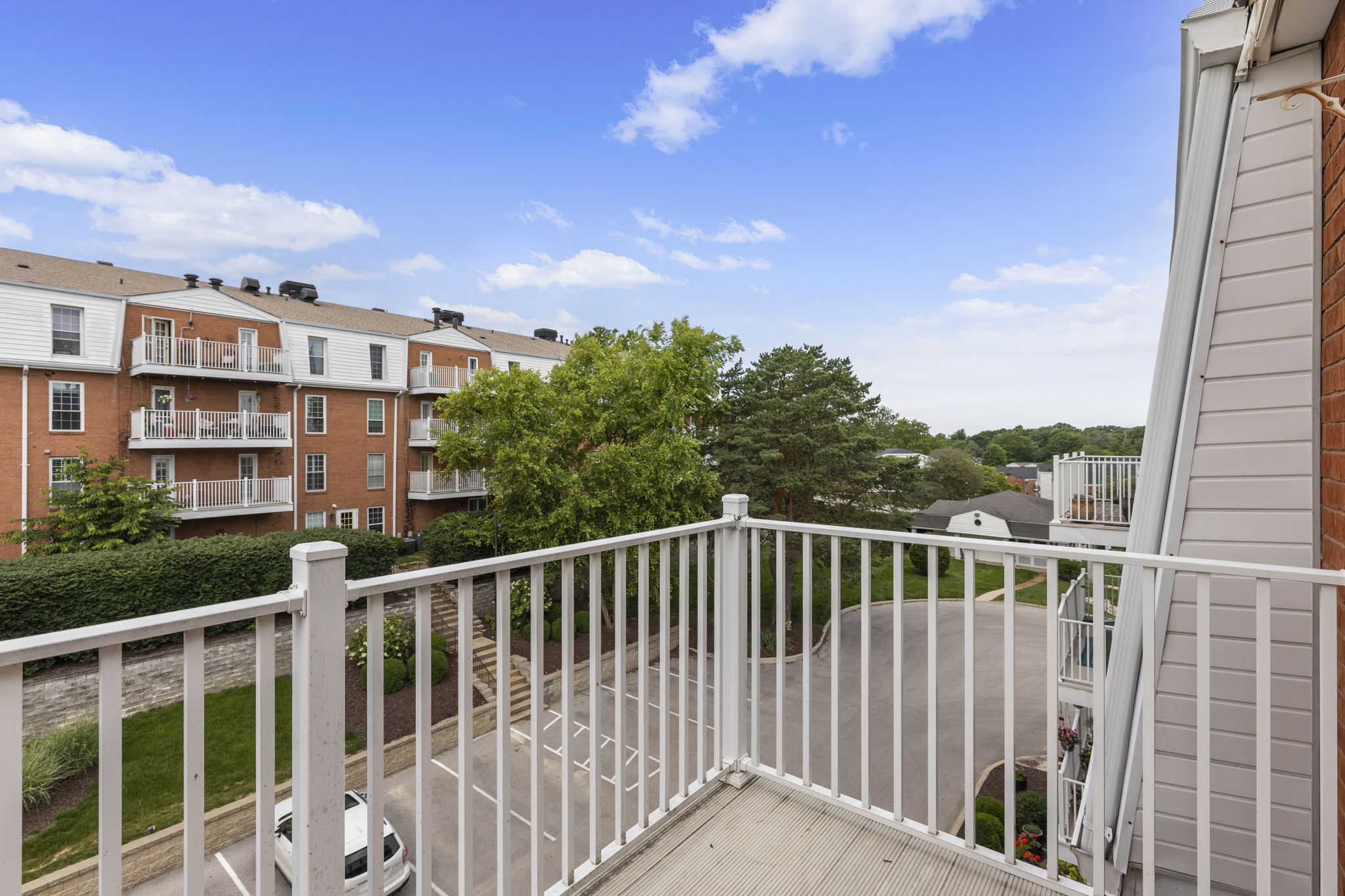  Beautifully renovated single-level condominium - 物件實景