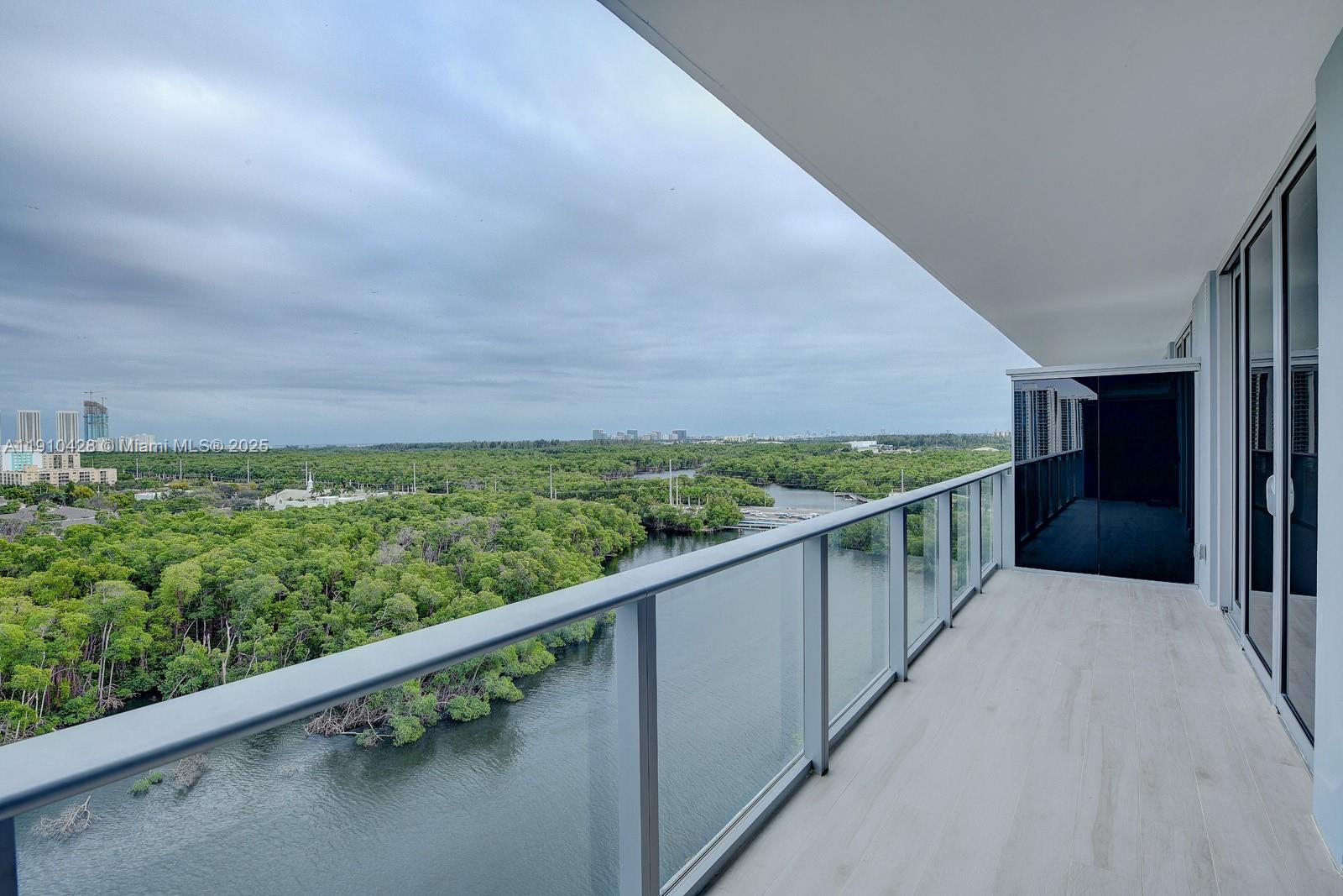 North Miami Beach, Florida, 33160, United States, 2 Bedrooms Bedrooms, ,2 BathroomsBathrooms,Residential,For Sale,1989181