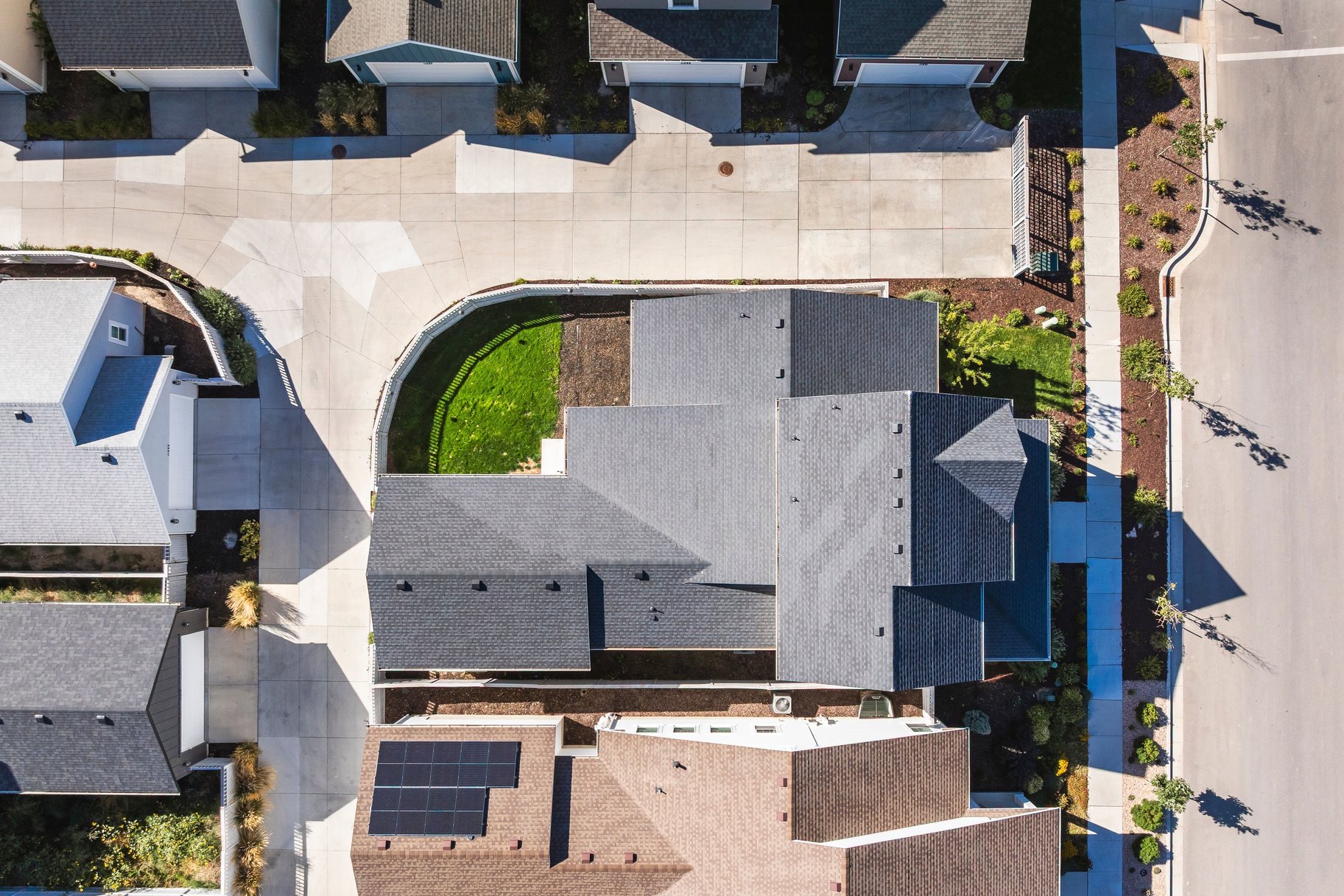  Beautiful Daybreak Home with Space, Style & a Private Backyard - 物件實景