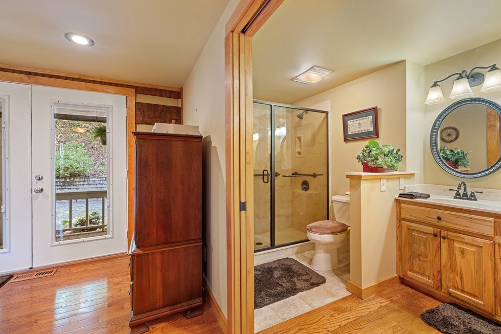 Hiawassee, Georgia, 30546, United States, 3 Bedrooms Bedrooms, ,3 BathroomsBathrooms,Residential,For Sale,1880461