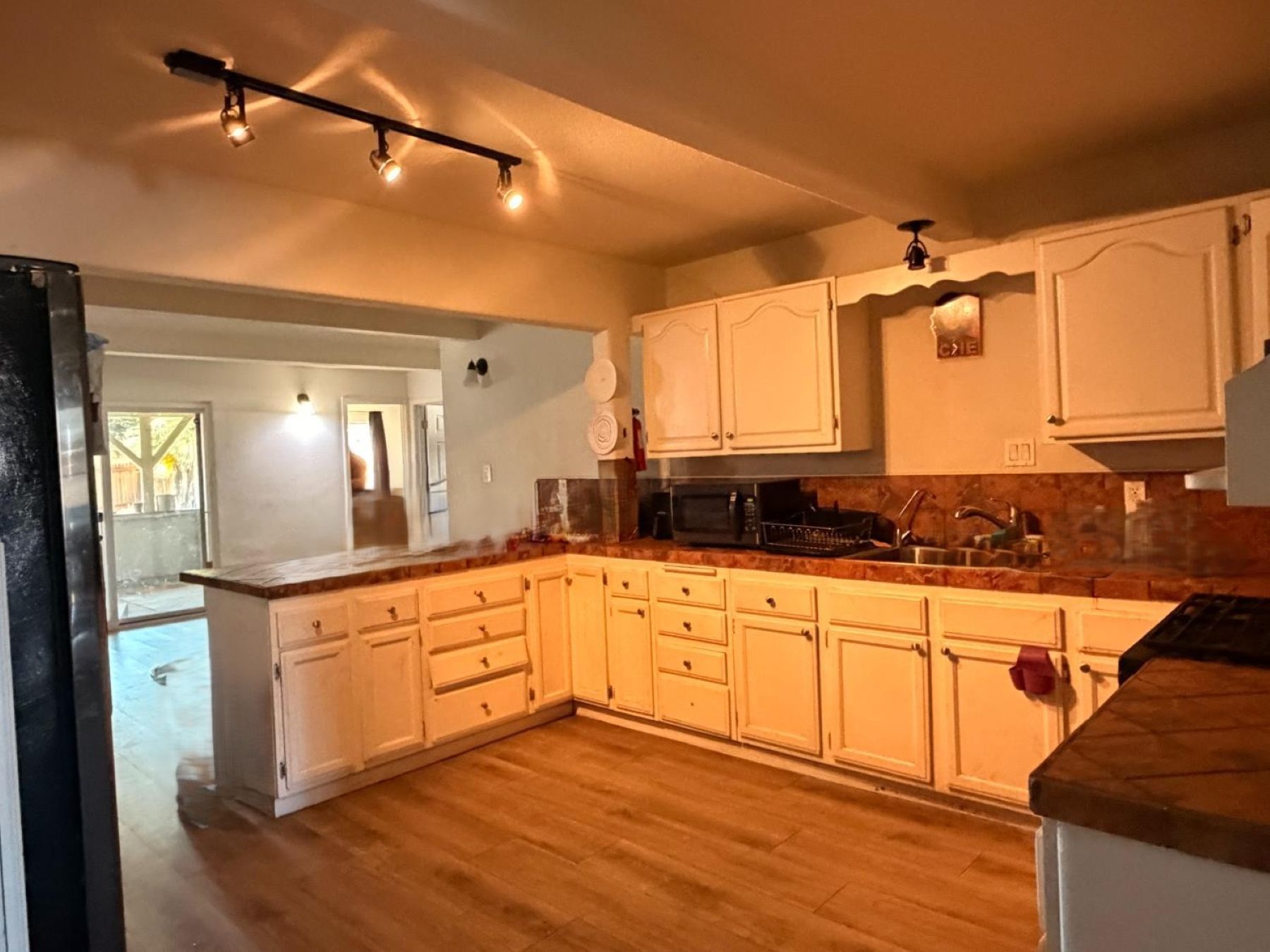 273 Christine Drive, Sacramento, CA 95815 - 物件實景