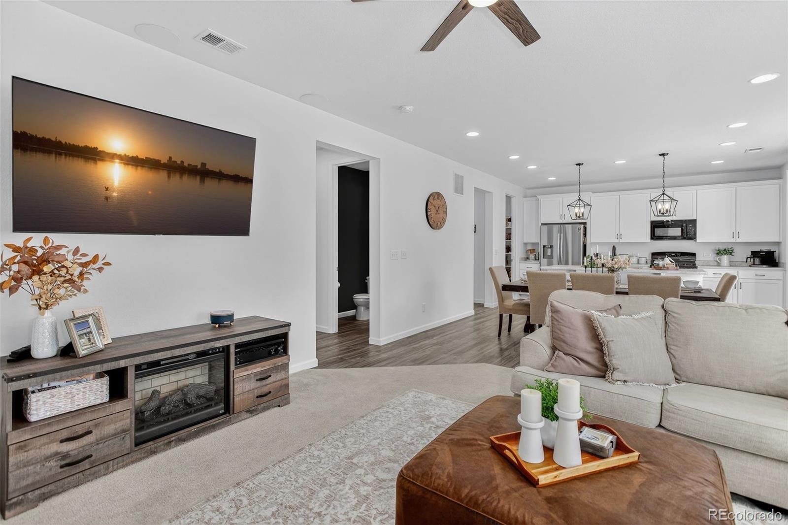 Castle Rock, Colorado, 80104, United States, 3 Bedrooms Bedrooms, ,2 BathroomsBathrooms,Residential,For Sale,1967525