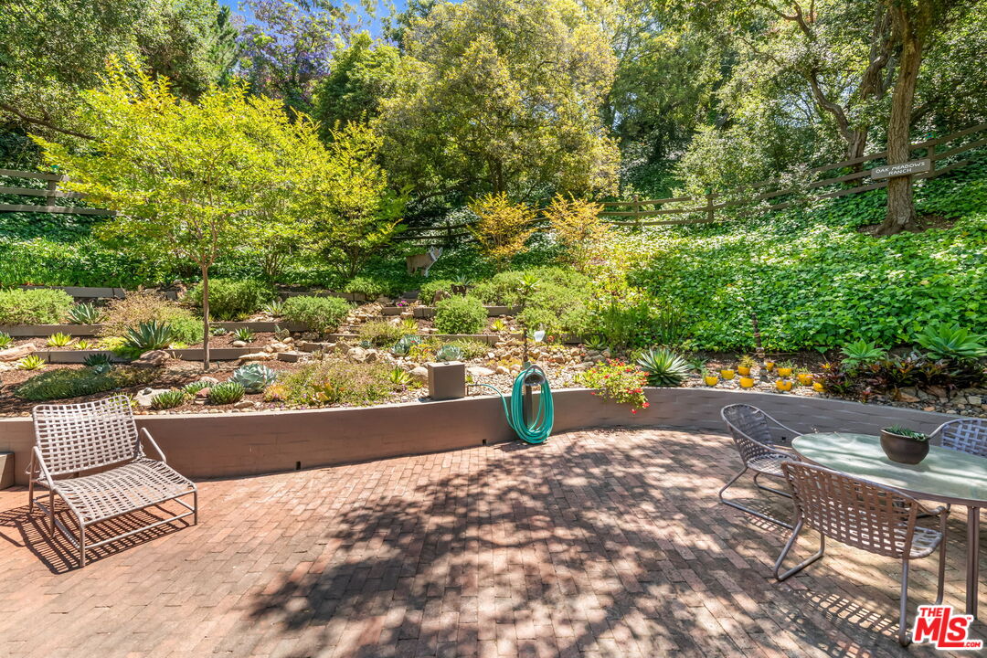 Los Angeles, California, 90049, United States, 4 Bedrooms Bedrooms, ,3 BathroomsBathrooms,Residential,For Sale,1805852