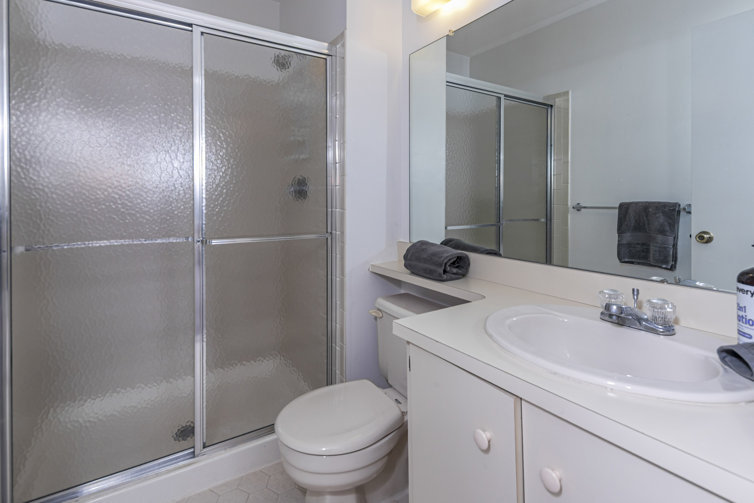  Roomy End-Unit Townhome Steps from Village Park - 物件實景