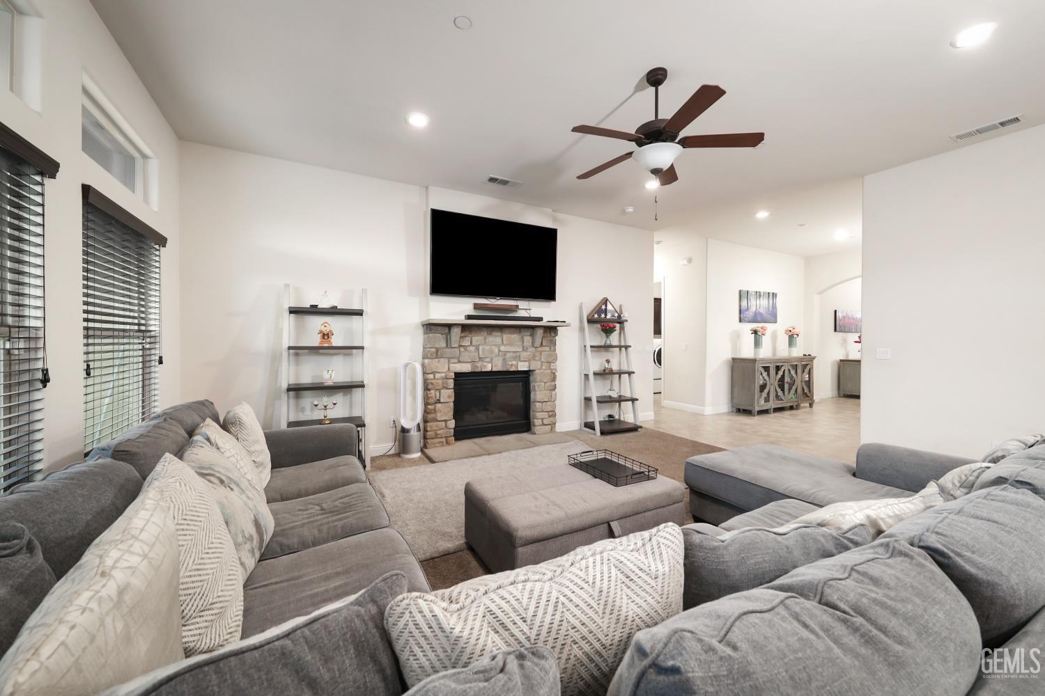 Bakersfield, California, 93314, United States, 4 Bedrooms Bedrooms, ,4 BathroomsBathrooms,Residential,For Sale,2010376