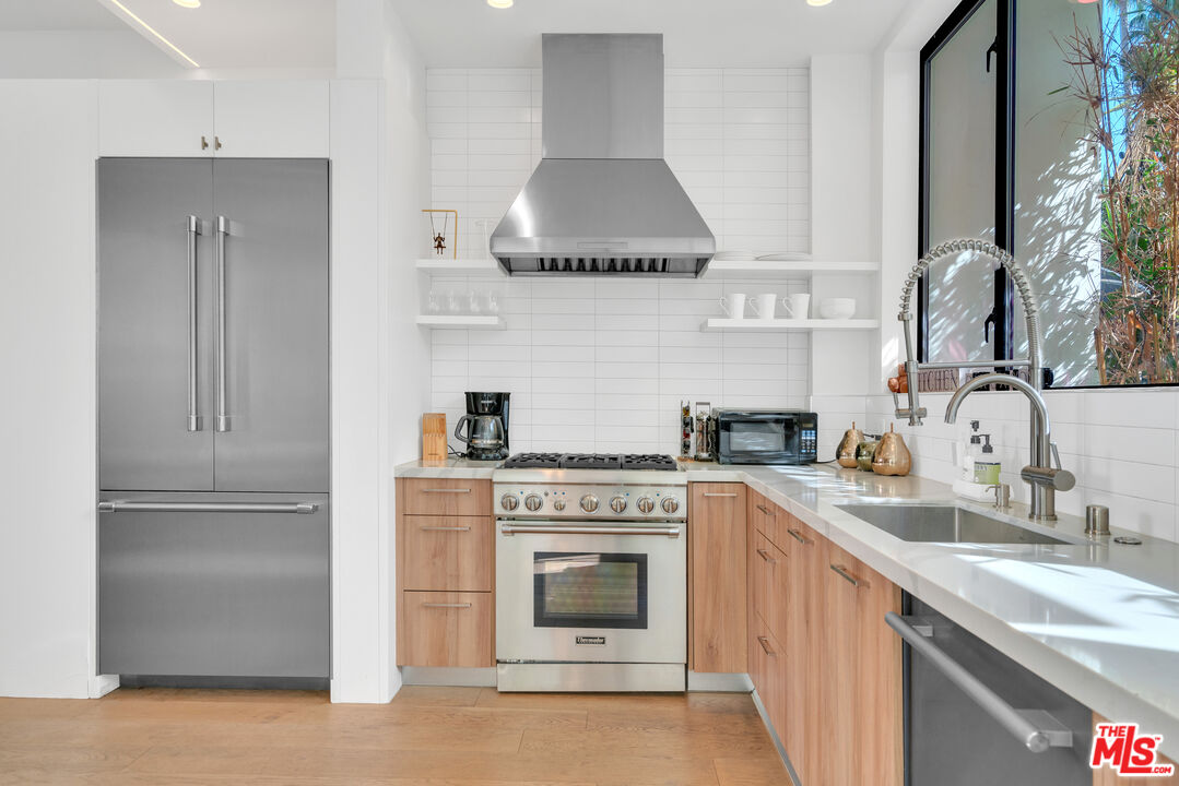 Los Angeles, California, 90046, United States, 3 Bedrooms Bedrooms, ,3 BathroomsBathrooms,Residential,For Sale,1827071