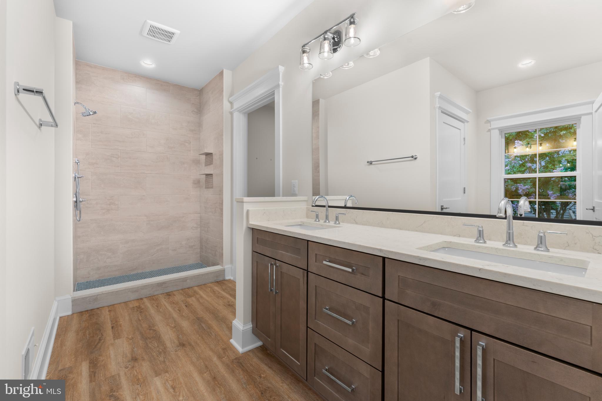 Warrenton, Virginia, 20187, United States, 5 Bedrooms Bedrooms, ,5 BathroomsBathrooms,Residential,For Sale,1977329