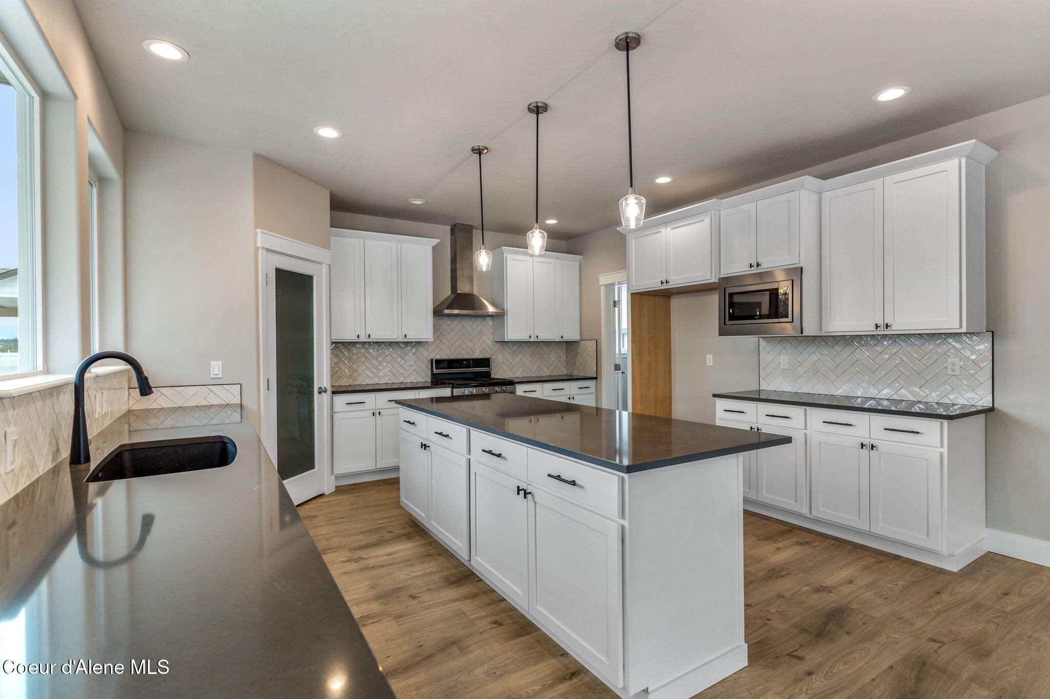 Rathdrum, Idaho, 83858, United States, 4 Bedrooms Bedrooms, ,1 BathroomBathrooms,Residential,For Sale,1998857