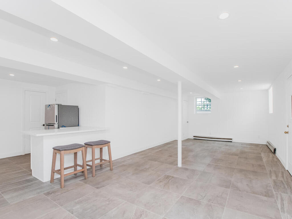 Yonkers, New York, 10701, United States, 6 Bedrooms Bedrooms, ,3 BathroomsBathrooms,Residential,For Sale,1904249