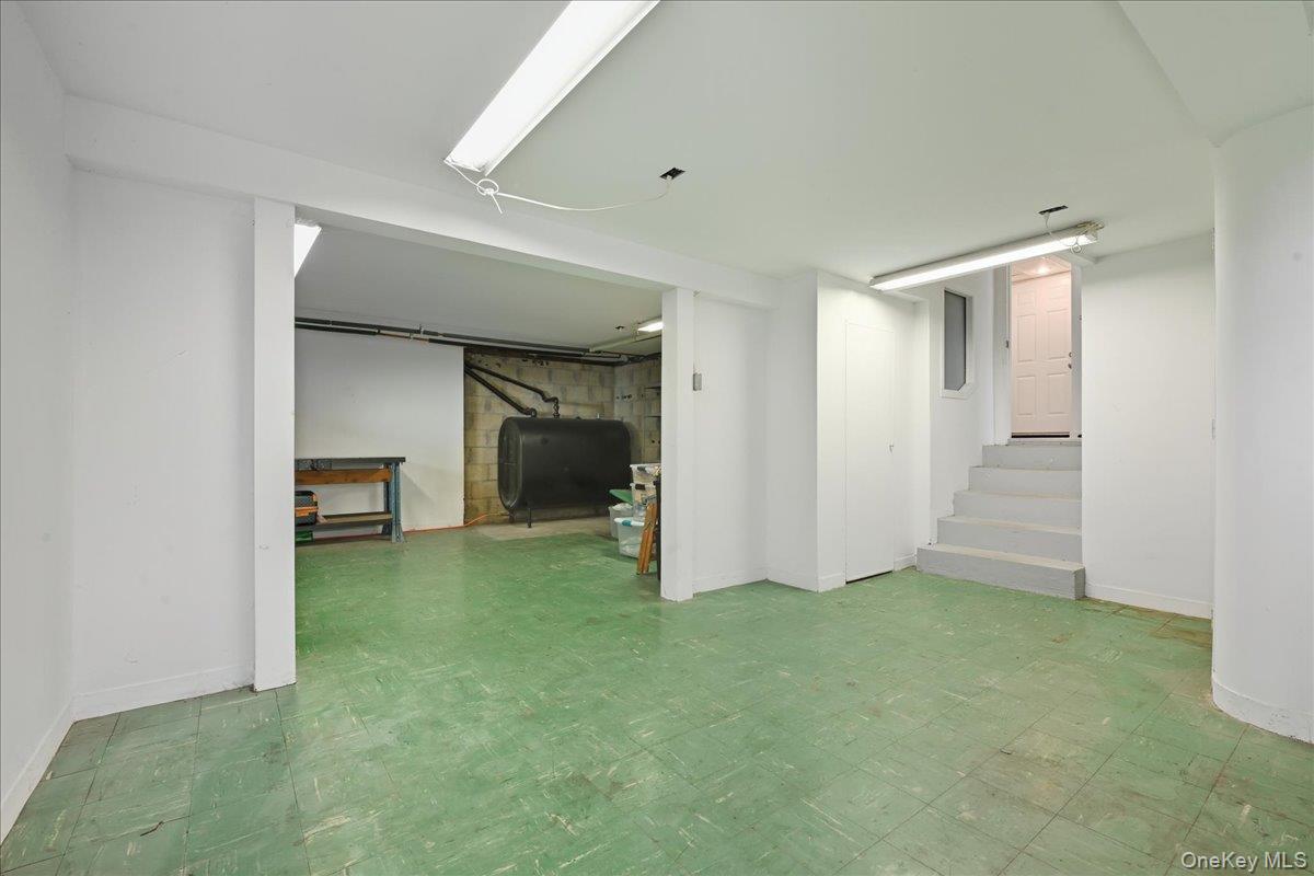 North Bellmore, New York, 11710, United States, 3 Bedrooms Bedrooms, ,2 BathroomsBathrooms,Residential,For Sale,1991697