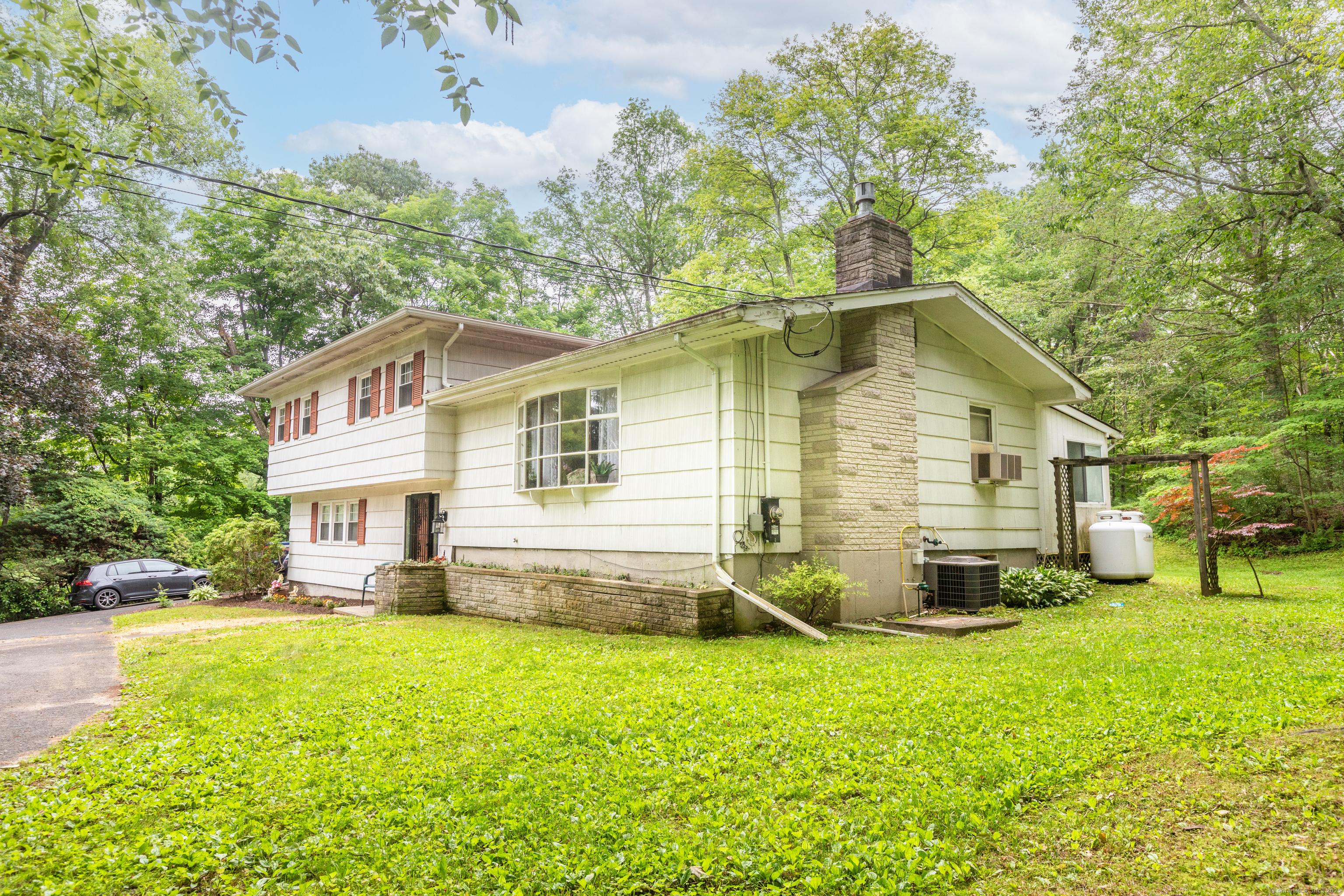 Oxford, Connecticut, 06478, United States, 3 Bedrooms Bedrooms, ,2 BathroomsBathrooms,Residential,For Sale,1915972