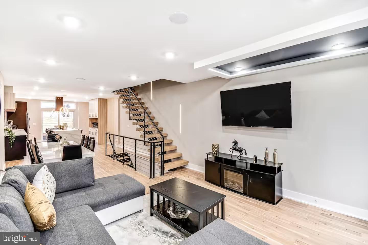 Philadelphia, Pennsylvania, 19146, United States, 4 Bedrooms Bedrooms, ,4 BathroomsBathrooms,Residential,For Sale,1877364
