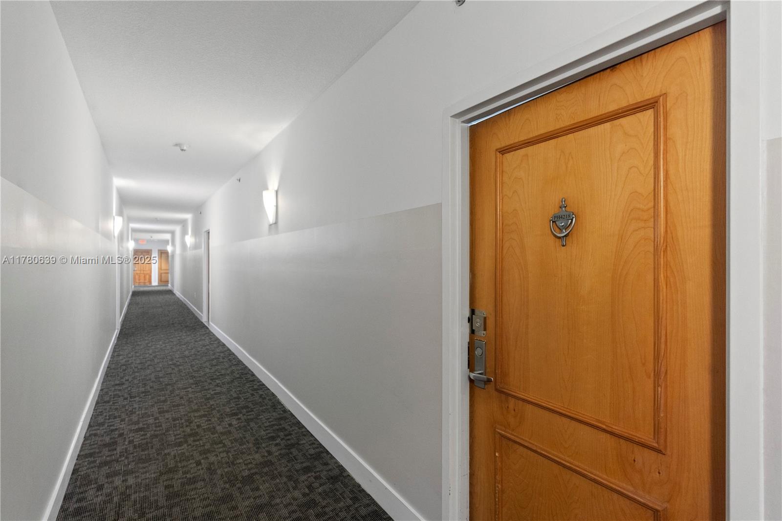 Miami, Florida, 33131, United States, 1 Bedroom Bedrooms, ,1 BathroomBathrooms,Residential,For Sale,1768107