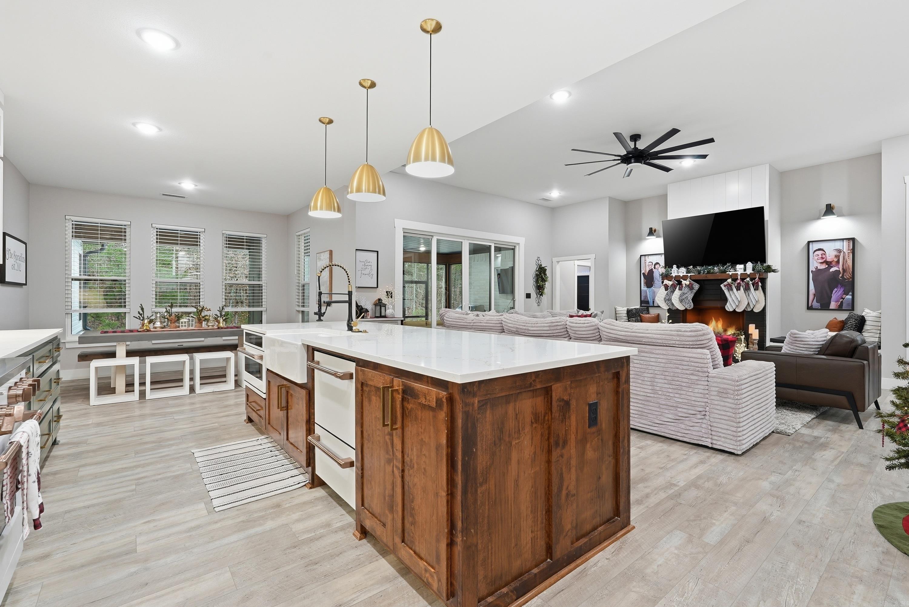 Morrilton, Arkansas, 72110, United States, 3 Bedrooms Bedrooms, ,4 BathroomsBathrooms,Residential,For Sale,2003394