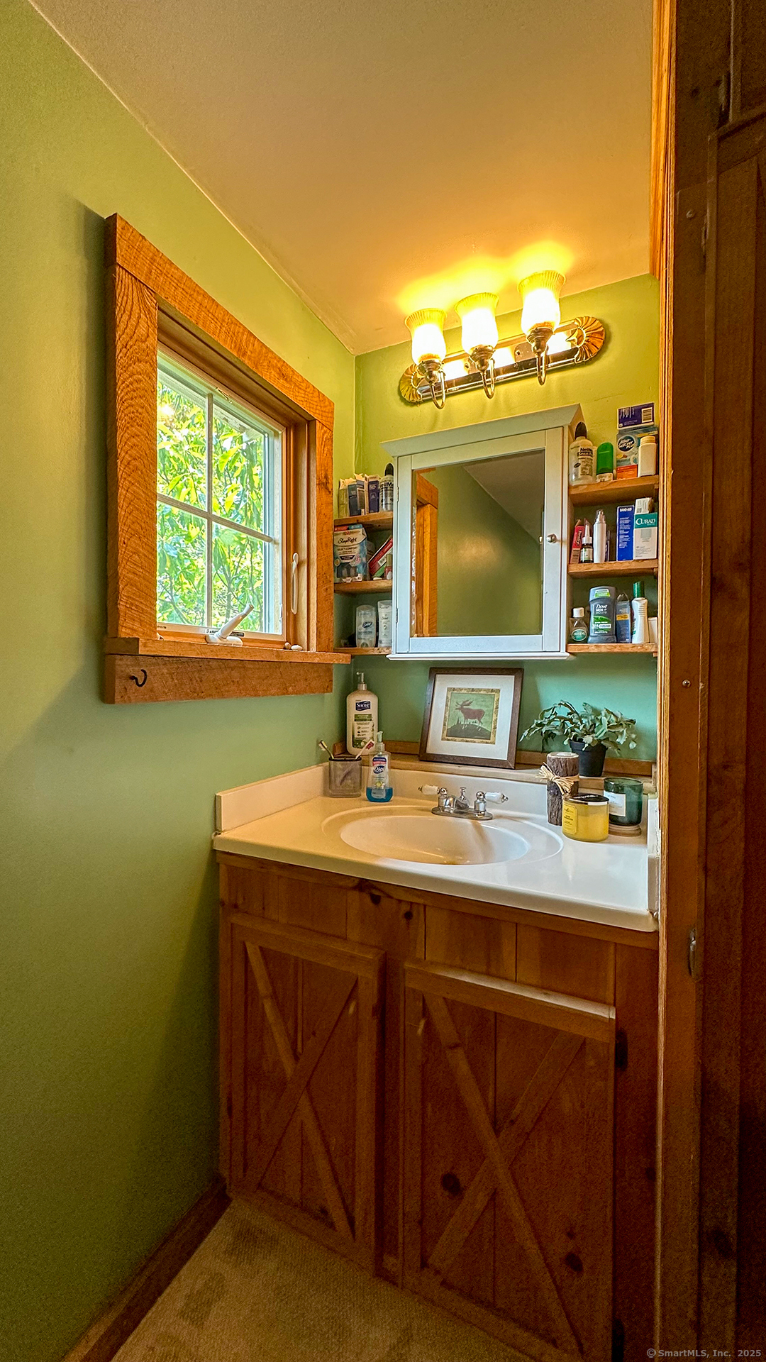 Newtown, Connecticut, 06482, United States, 2 Bedrooms Bedrooms, ,1 BathroomBathrooms,Residential,For Sale,1908784