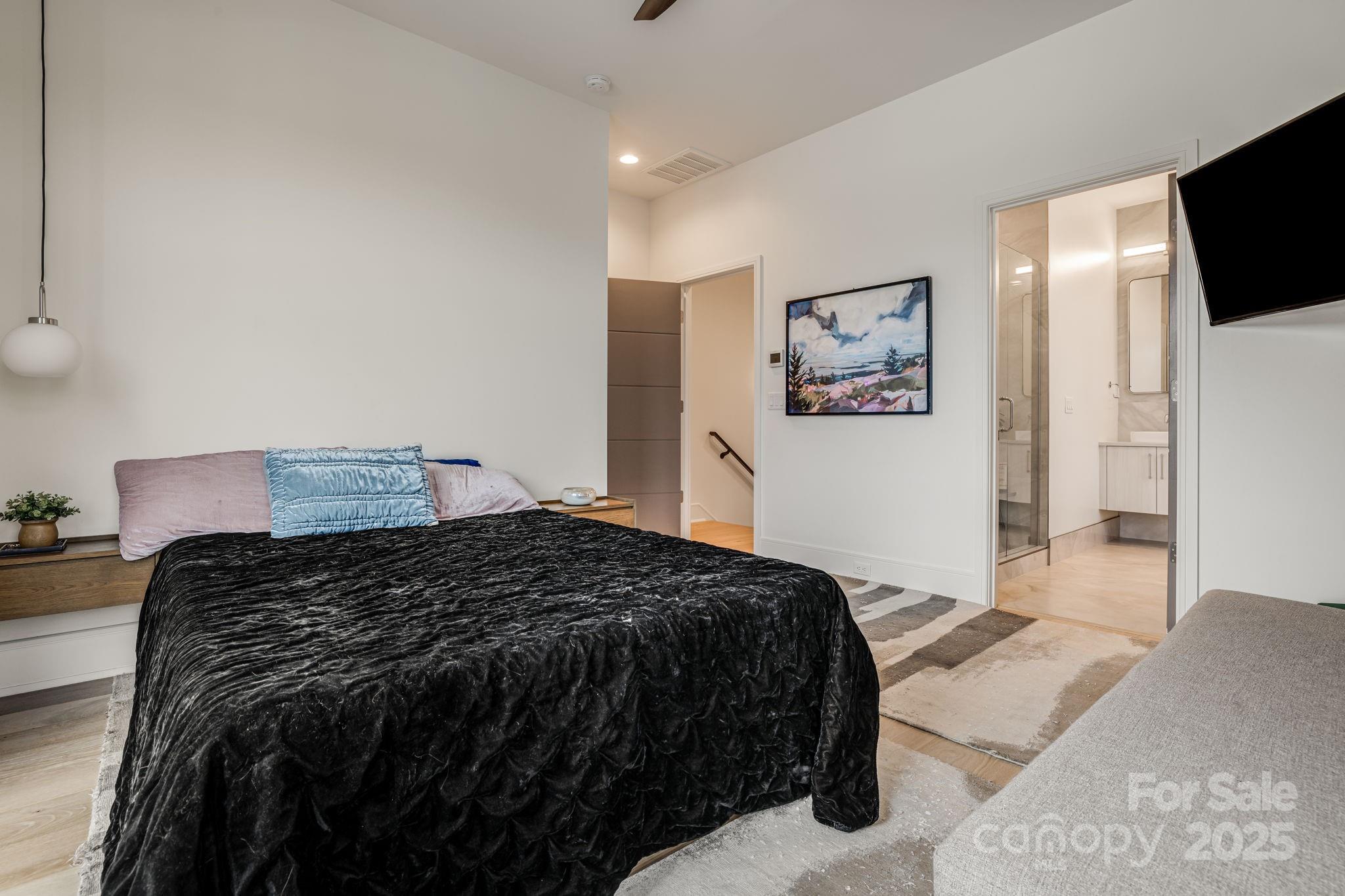 Brevard, North Carolina, 28712, United States, 2 Bedrooms Bedrooms, ,3 BathroomsBathrooms,Residential,For Sale,1778053