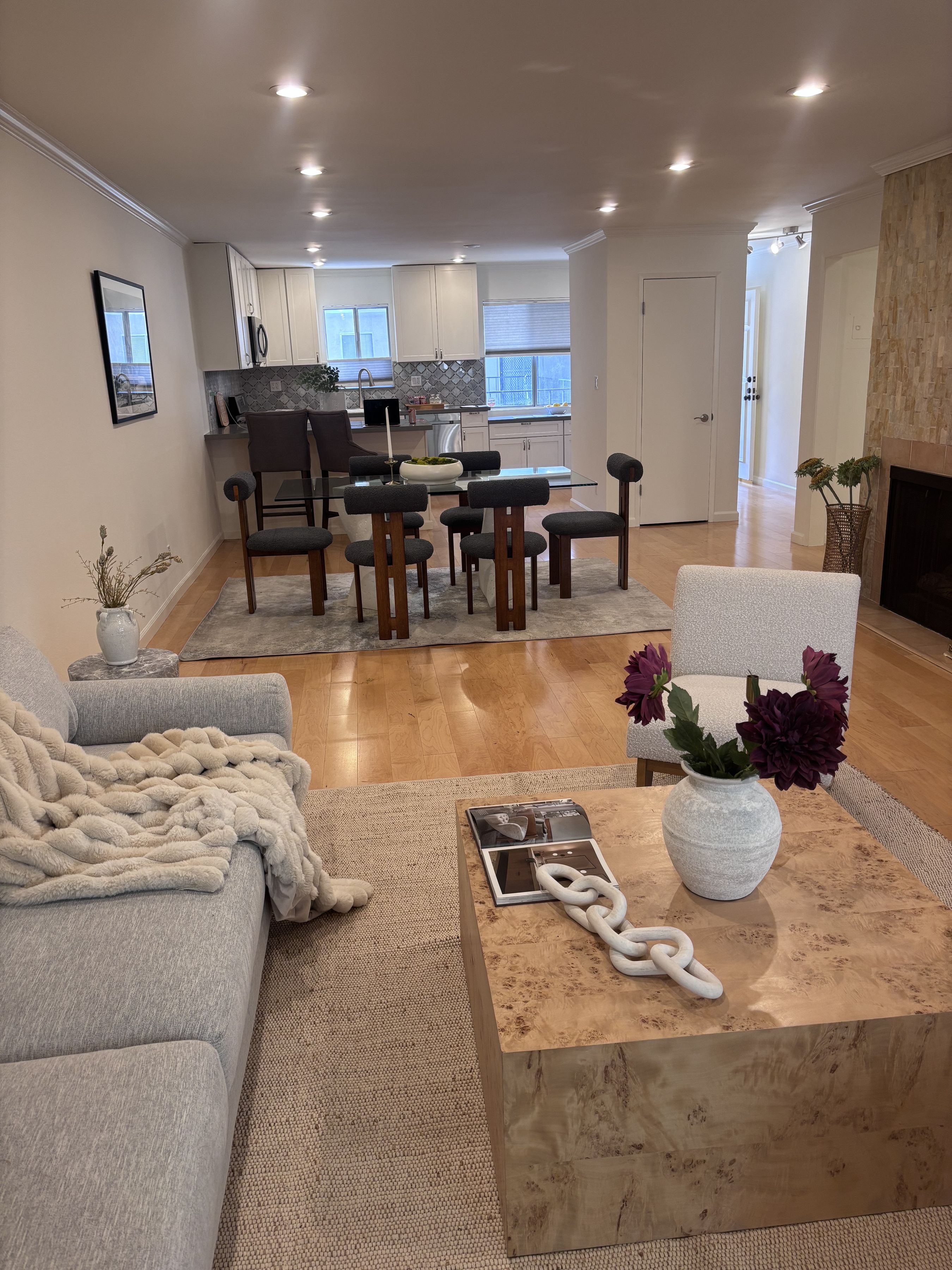  2320 S Bentley Ave - 物件實景