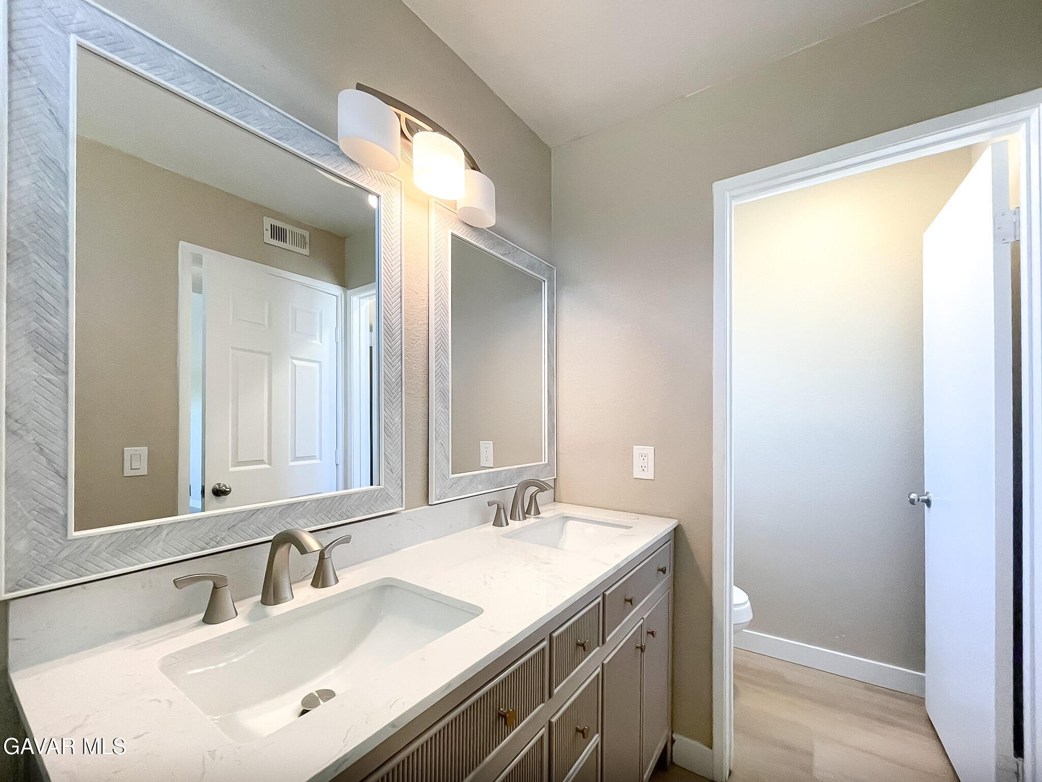Lancaster, California, 93536, United States, 5 Bedrooms Bedrooms, ,3 BathroomsBathrooms,Residential,For Sale,1921433